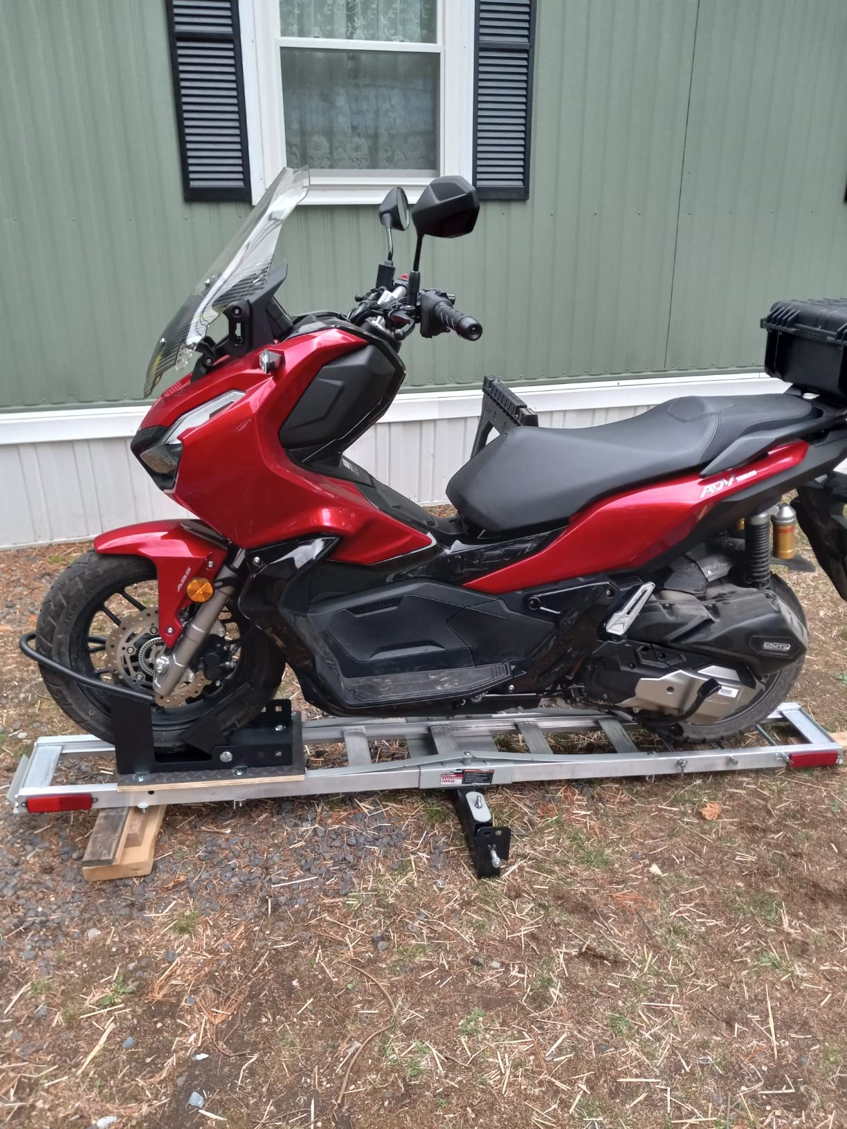 Camco Motorcycle Wheel Chock for Trailer - Includes Handlebar Straps & Mounting Hardware - Keep Your Motorcycle Upright During Transit - Mountable to Trailer or Truck Bed - Universal Tire Fit (66100) customer photo 2