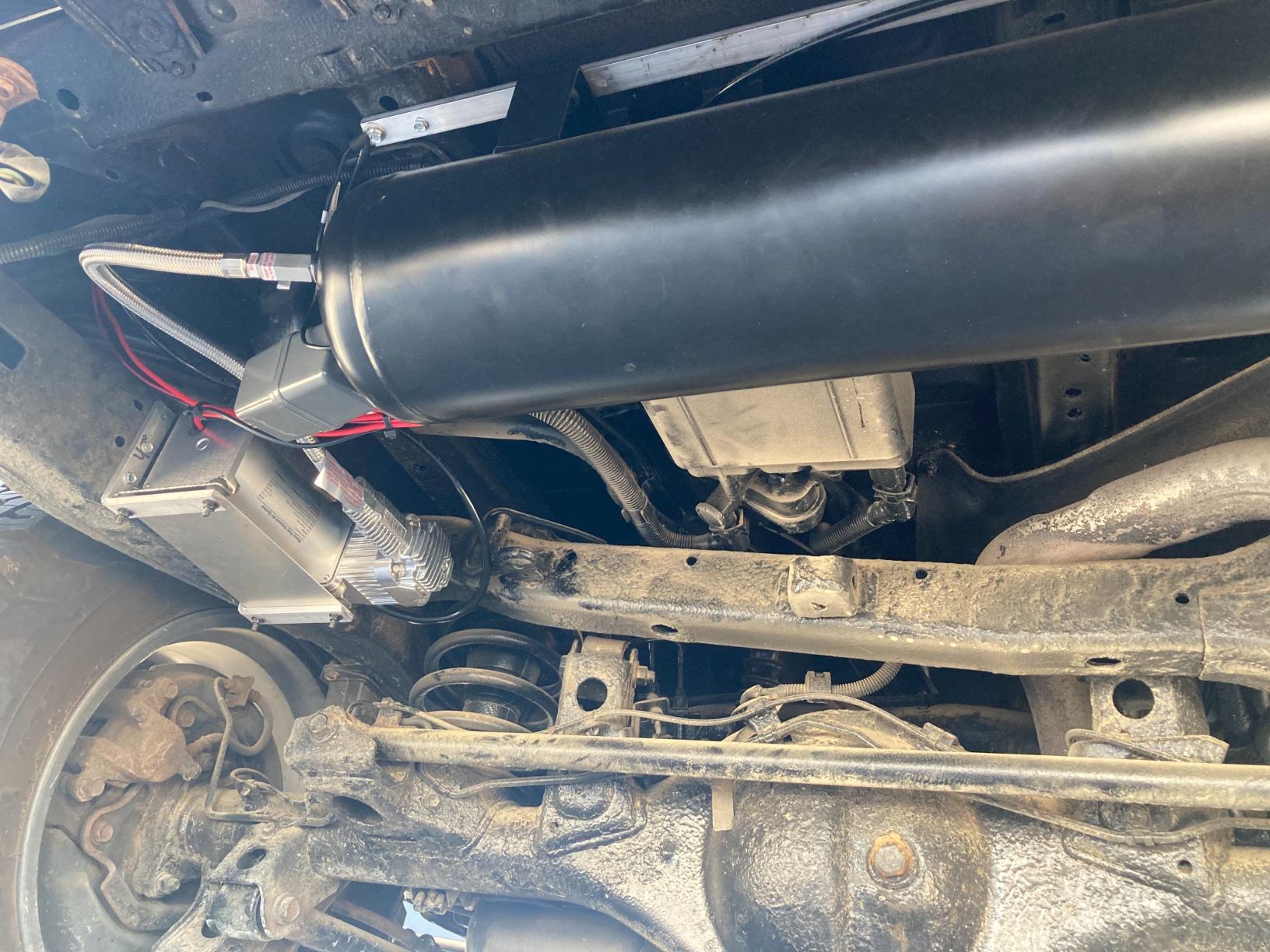 VIAIR 10005 Heavy Duty Onboard Air System with 380C Compressor and 2.5 Gallon Tank customer photo 1