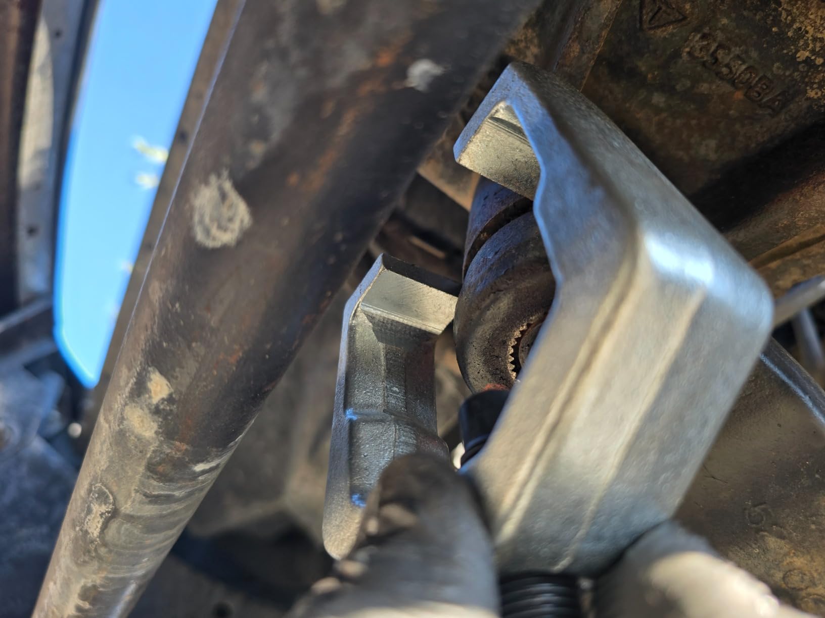 Powerbuilt 1-3/8-Inch (34mm) Pitman Arm Puller, For separating pitman arm from steering gear, Drop Forged and Heat Treated, Chrome Vanadium Steel made - 648693 customer photo 2