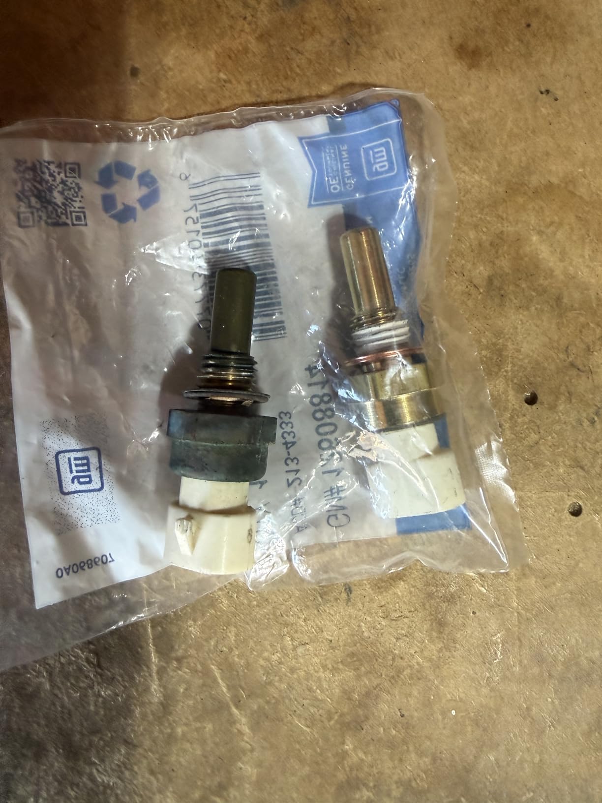 GM Genuine Parts 213-4333 (12608814) Engine Coolant Temperature Sensor customer photo 1