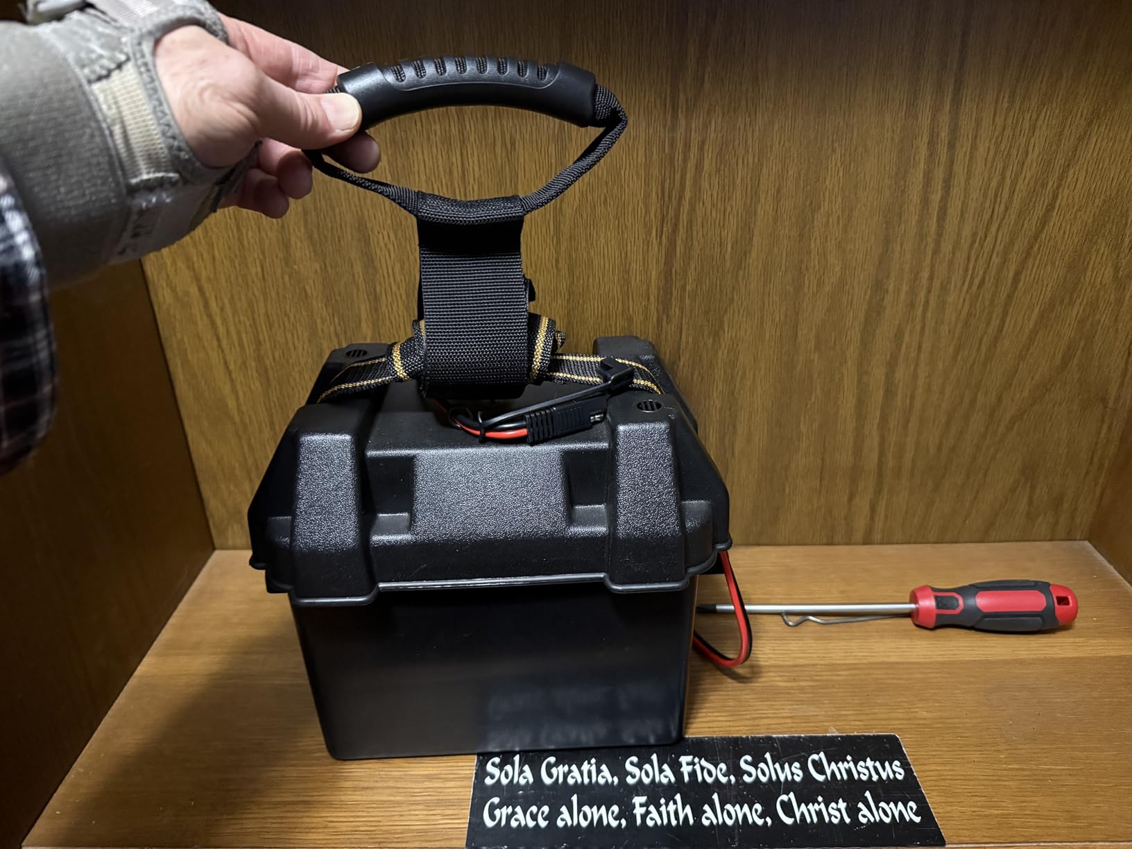 Attwood 9067-1 Vented Battery Box with Mounting Strap, Fits Group 27 Series Batteries, Black customer photo 2