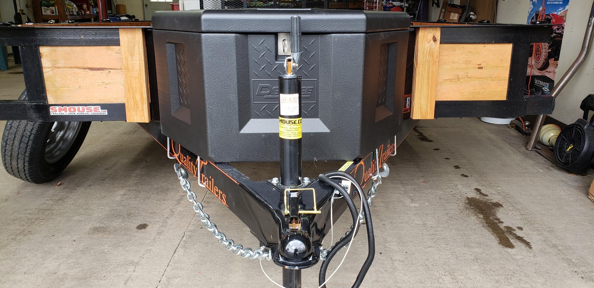 Dee Zee DZ91717P Poly Triangle Trailer Box 36 x 18.75 x 18 inches, 25 lbs customer photo 1