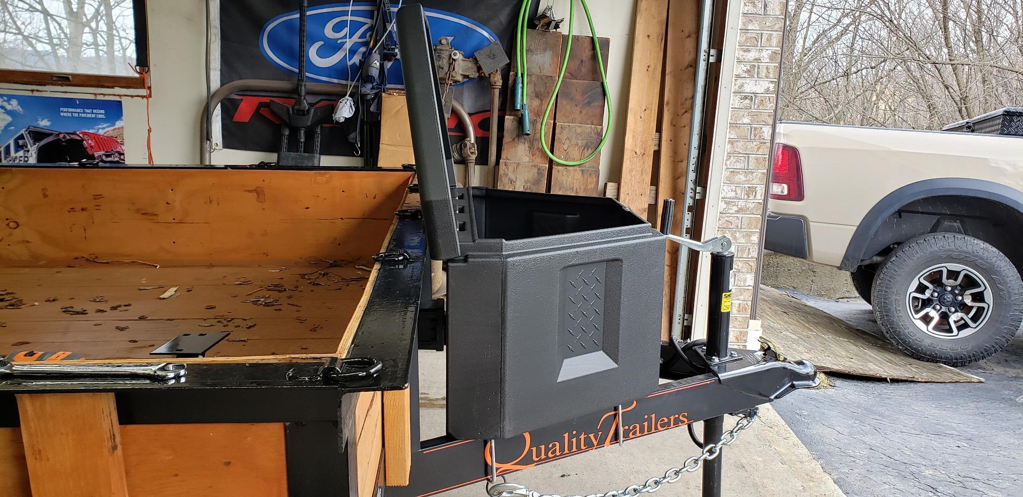 Dee Zee DZ91717P Poly Triangle Trailer Box 36 x 18.75 x 18 inches, 25 lbs customer photo 2