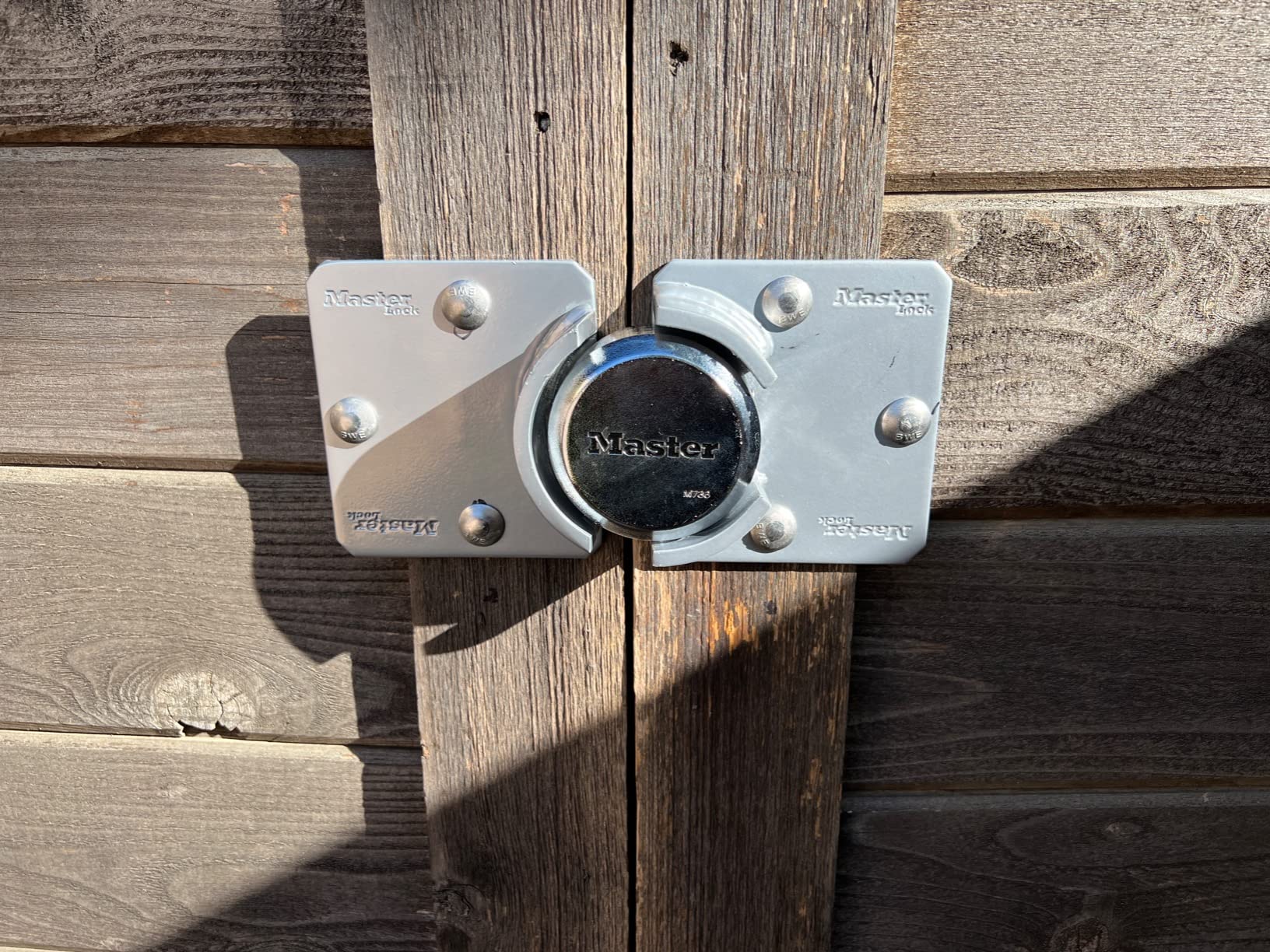 Master Lock Chrome Puck Lock, Heavy Duty Hidden Shackle Lock and Hasp, Solid Steel Lock for Trucks, Trailers, or Vans, M736XKAD customer photo 2