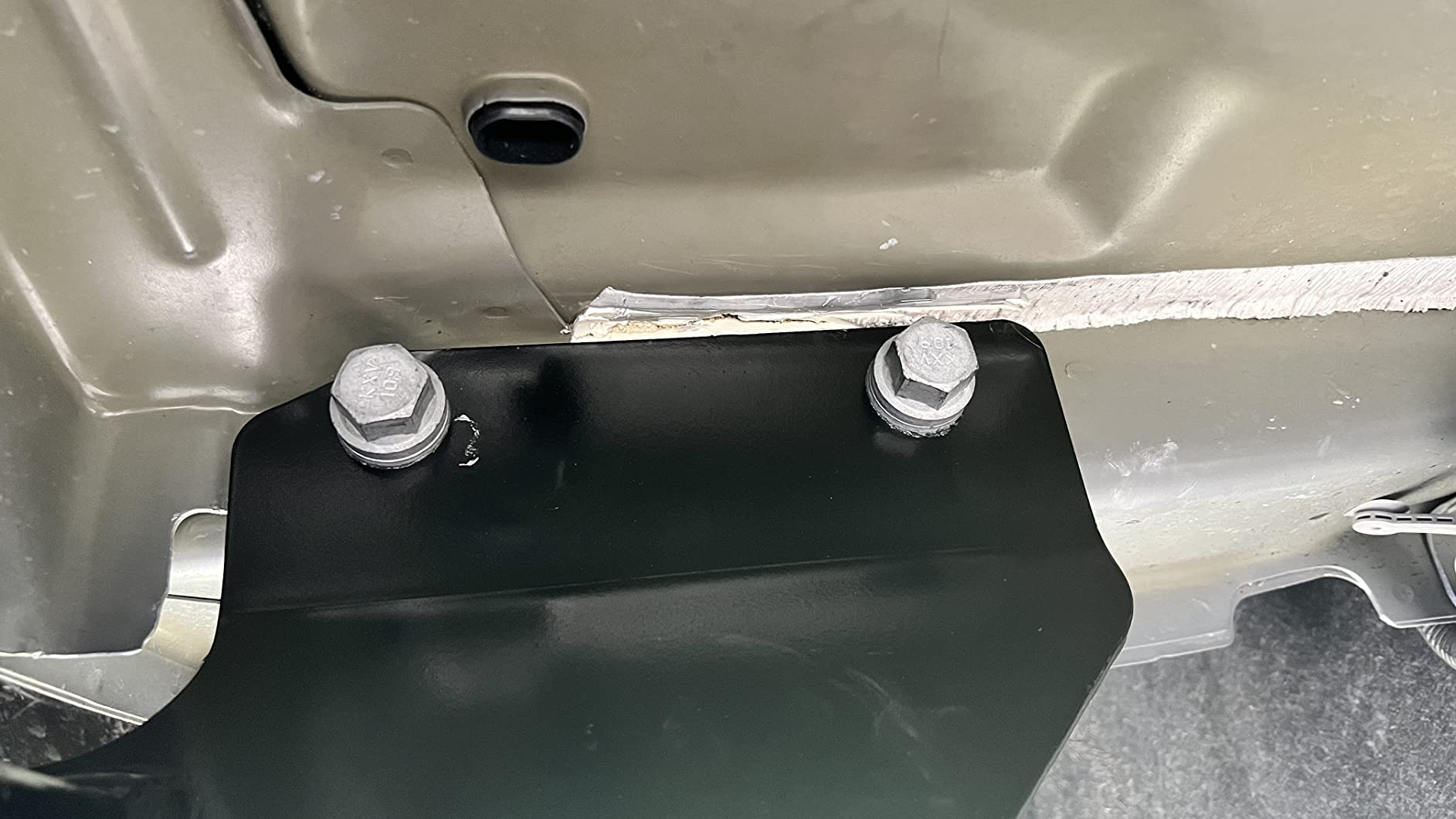 CURT 13065 Class 3 Trailer Hitch, 2-Inch Receiver, Fits Select Jeep Grand Cherokee WK2 customer photo 2