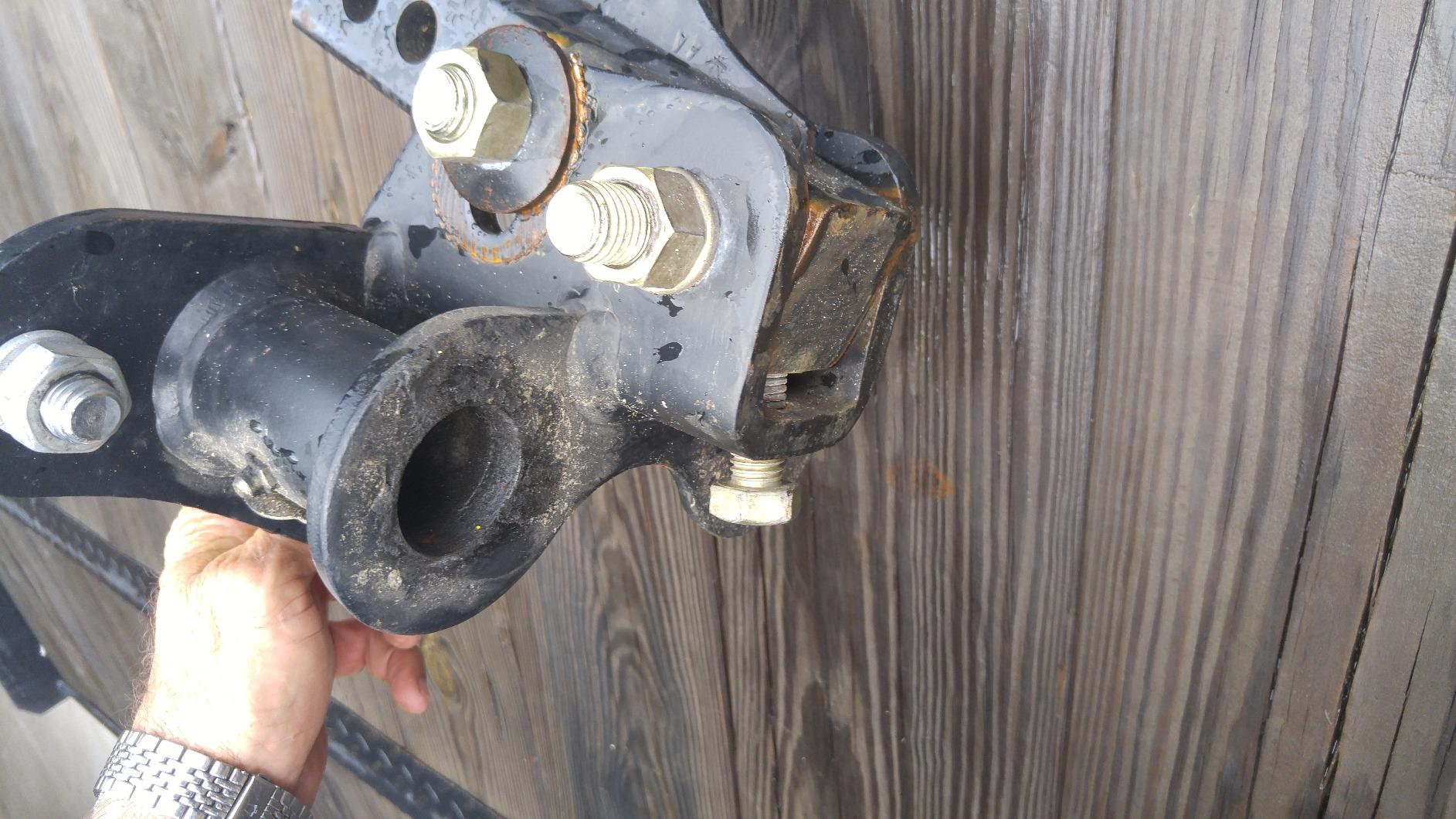 Camco Eaz-Lift Elite 1,000lb Weight Distribution Hitch Kit with Manually Adjusted Sway Control - Ready-to-Tow with Pre-Installed Hitch Ball, Sway Control Ball, U-Bolts, & Chain Package customer photo 1