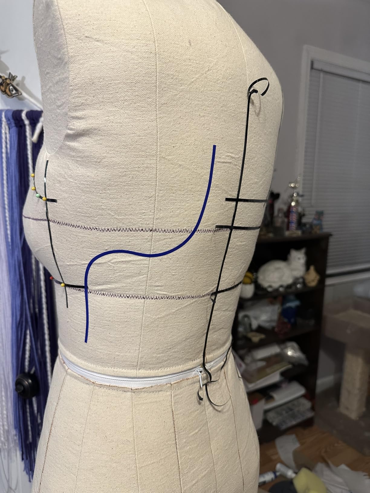 3M Vinyl Tape 471+, 1/4 in x 36 yd, Indigo, Fine Line Tape for Paint Masking Striping, Color Separation and Complex Designs, High-Temperature, Stretch customer photo 1