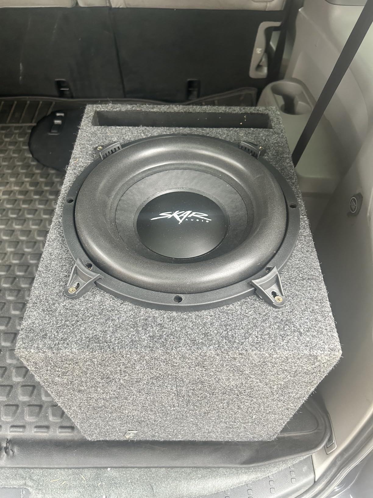 QPower Single Car Audio Subwoofer Box with Vented Design, Fits Most 12-Inch Subwoofers - Deep Bass MDF Enclosure for with Charcoal Gray Carpet, Tuned to 42 Hertz, 1.65 Cu Ft Air Space customer photo 2