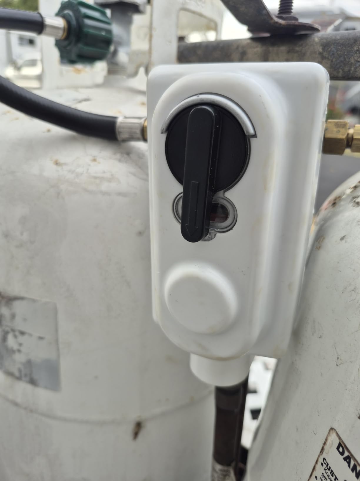 Flame King (KT12ACR-2) 2-Stage Auto Changeover LP Propane Gas Regulator With Two 12 Inch Pigtails For RVs, Vans, Trailers customer photo 2