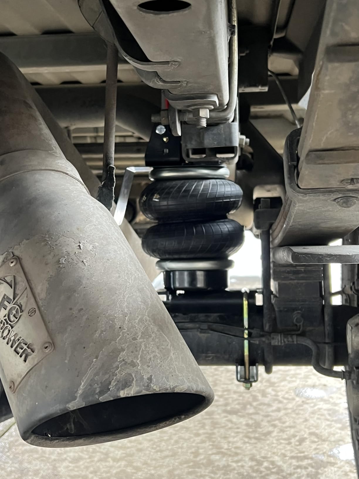 TORQUE Airbag Air Bag Suspension Kit for 2003-2013 Dodge Ram 2500, 2003-2012 Dodge Ram 3500, 2006-2008 1500 Mega Rear Helper Bag Spring Towing 5000 lbs (Replaces Firestone Ride Rite 2299) (TR2299) customer photo 1