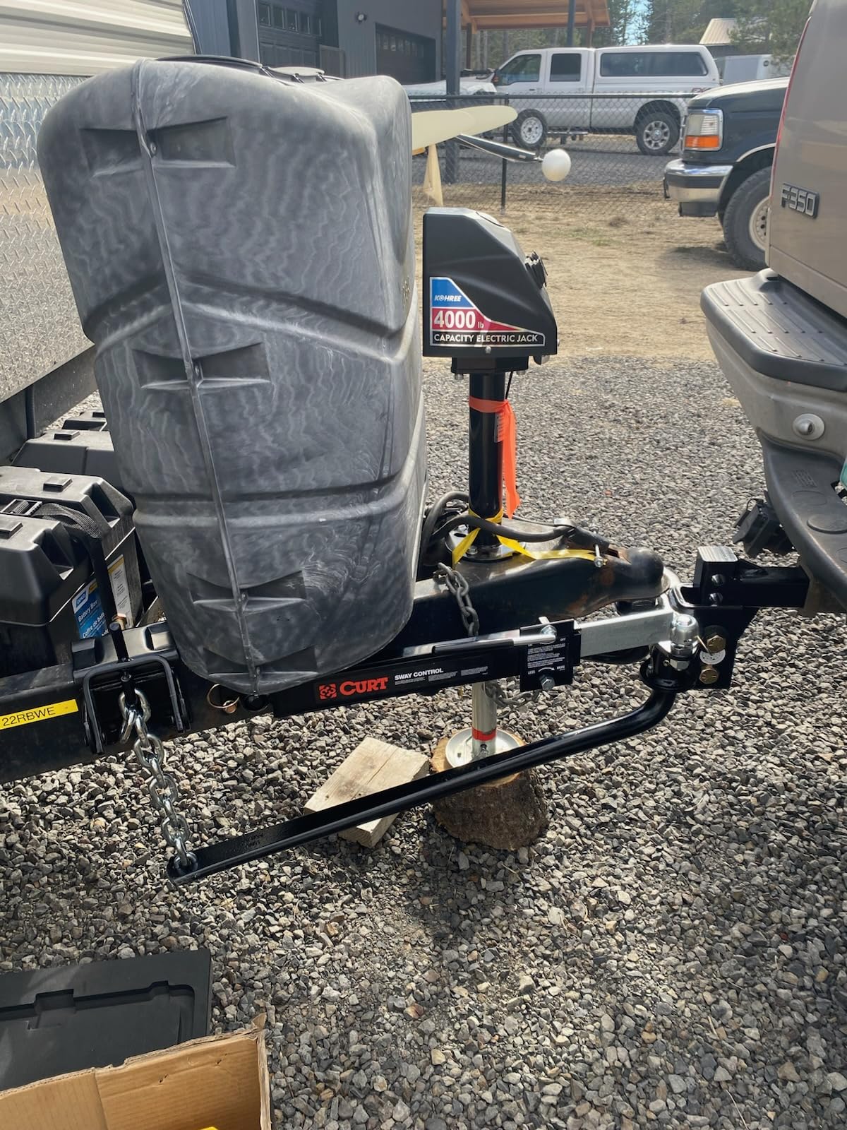 CURT 17063 Round Bar Weight Distribution Hitch with Integrated Lubrication and Sway Control, Up to 14K customer photo 1