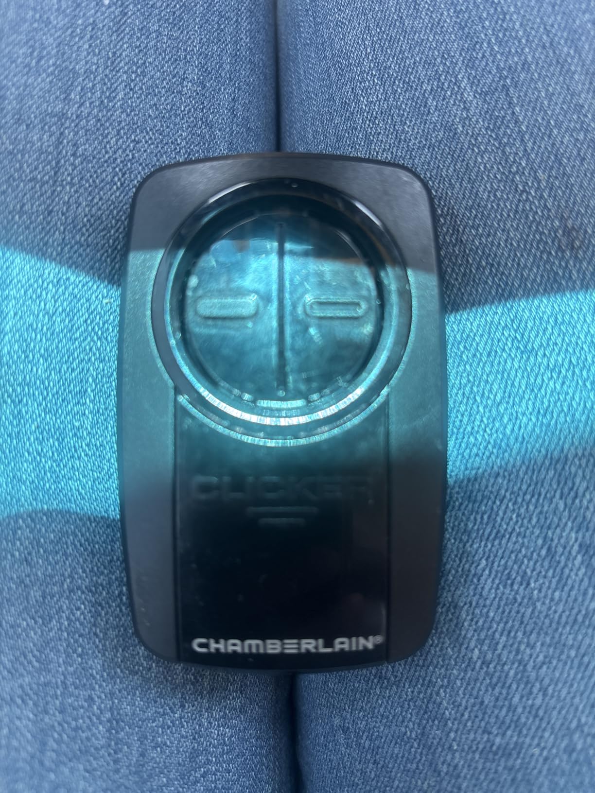 Chamberlain KLIK5U-BK2 Garage Door Opener, Universal Remote Control, Black customer photo 2