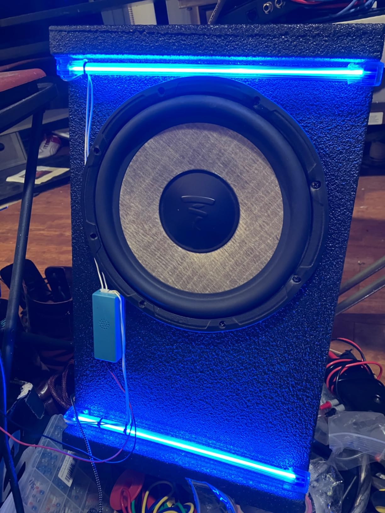 QPower Single 10in Sub Enclosure, Universal Shallow Mount Downfire/Behind Seat Speaker Box Compatible with Most GMC, Chevy, & Ford Trucks customer photo 2