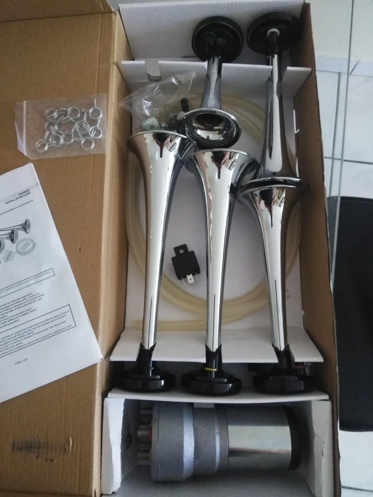 Vixen Horns LOUD 5/Five Trumpet La Cucaracha Musical/Music Sound Air Horn with Compressor Full Complete System/Kit Red 12V VXH6803R customer photo 1