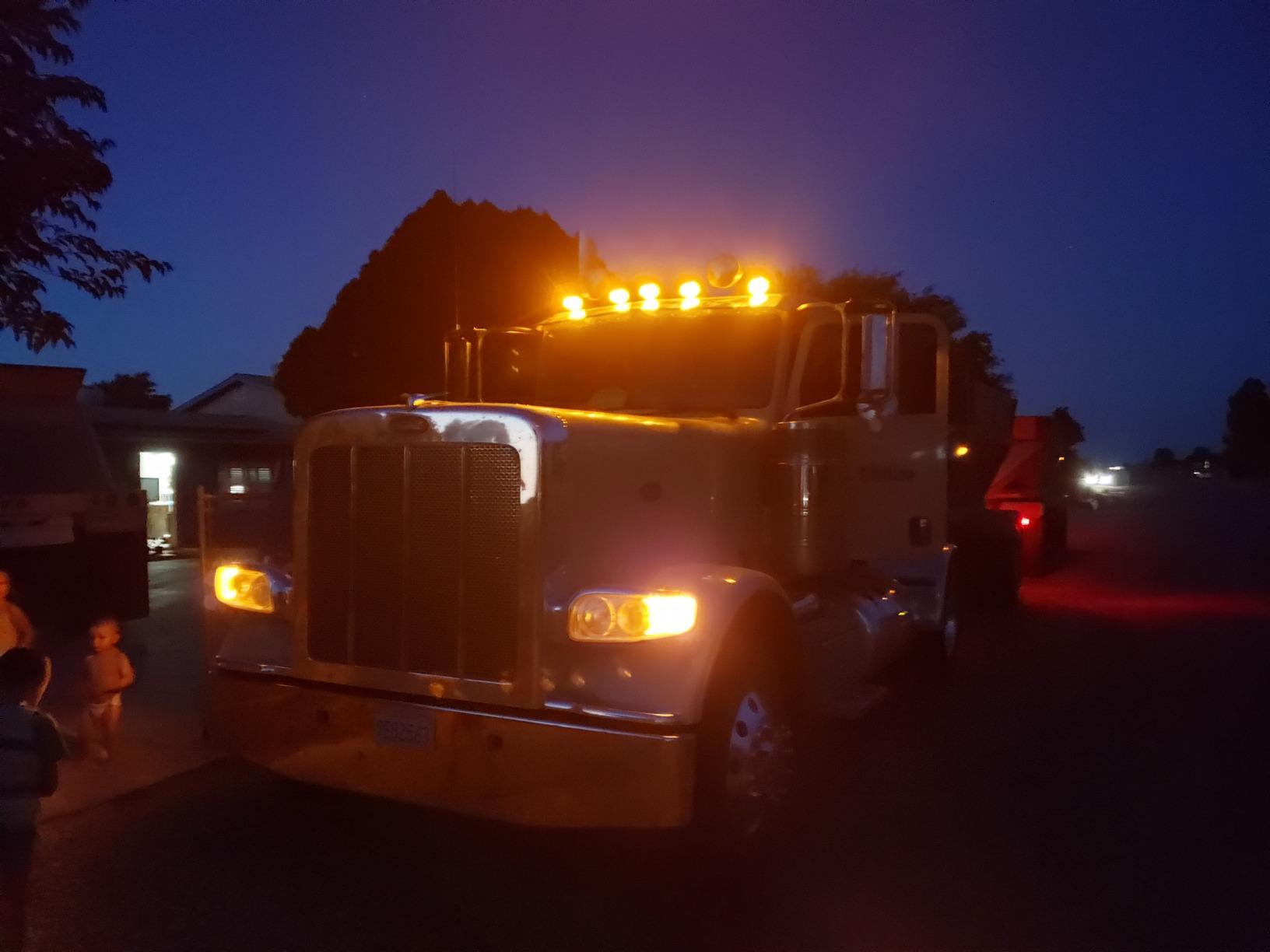 Partsam 5PCS 17LED Amber Cab Marker Top Roof Running Light LED Light Replacement for Peterbilt Freightliner Mack Heavy Duty Trucks Waterproof Front Head Indicator Signal Light customer photo 1