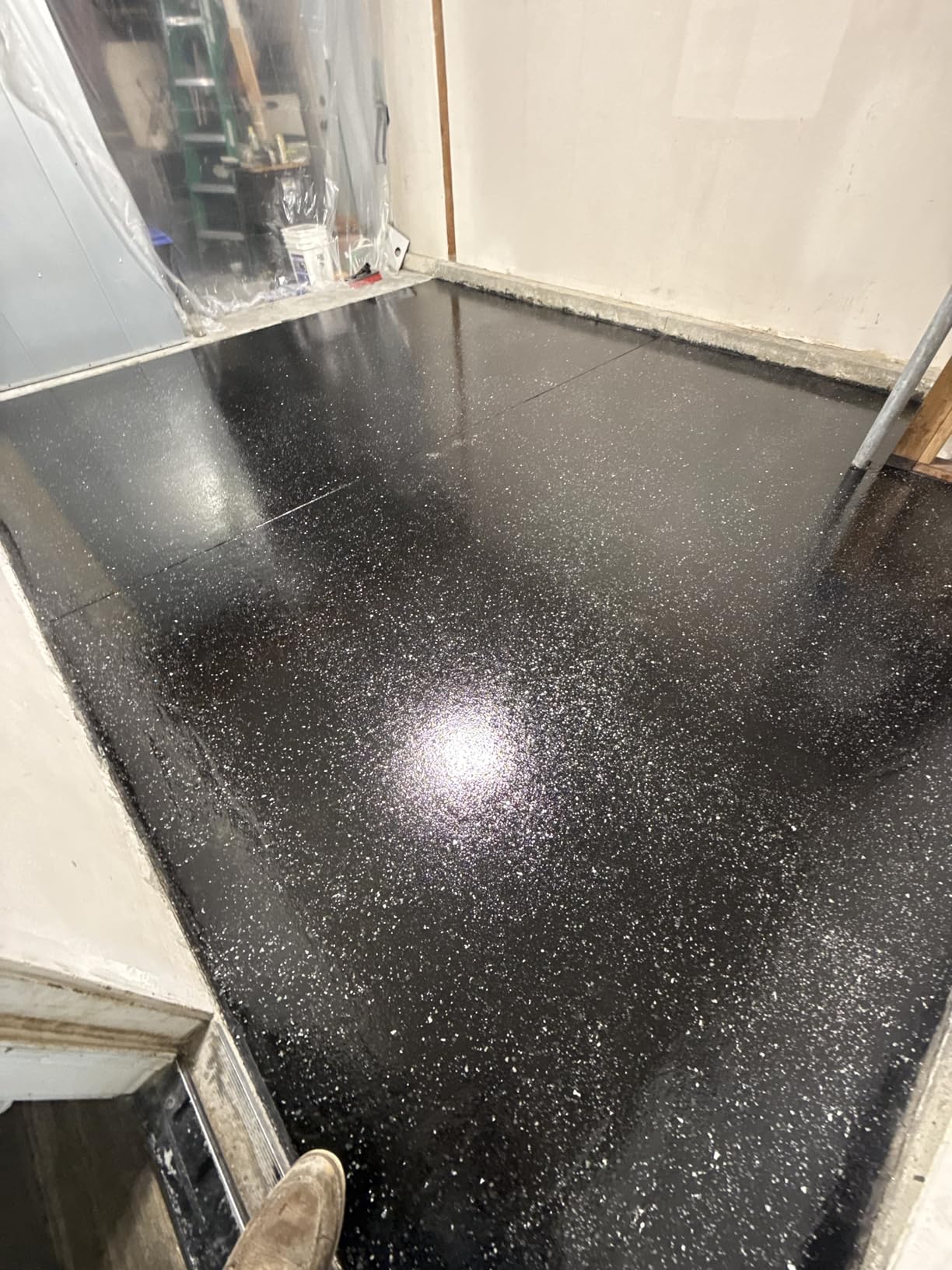 Rust-Oleum EpoxyShield High Gloss Clear Garage Floor Coating Kit, 2.5 Car Top Coat customer photo 1