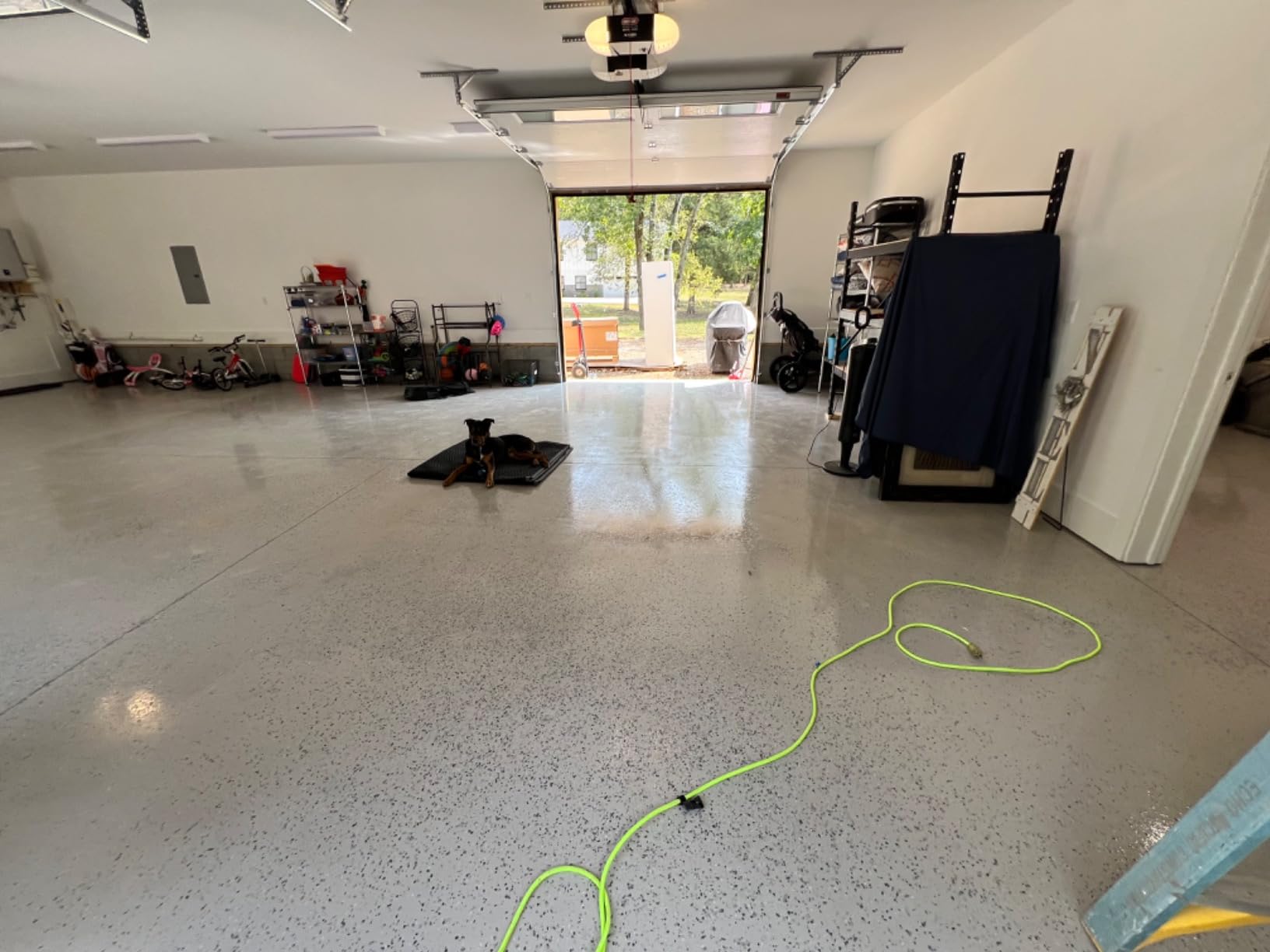 Rust-Oleum EpoxyShield High Gloss Clear Garage Floor Coating Kit, 2.5 Car Top Coat customer photo 2