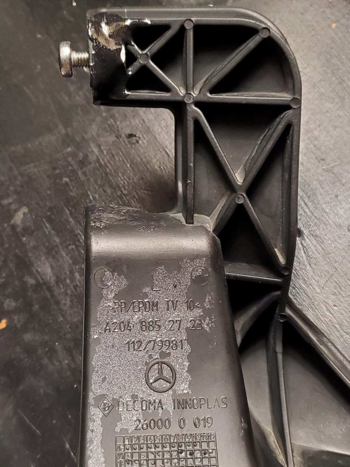 J-B Weld 50139 Plastic Bonder Body Panel Adhesive and Gap Filler Syringe - Black - 25 ml customer photo 1