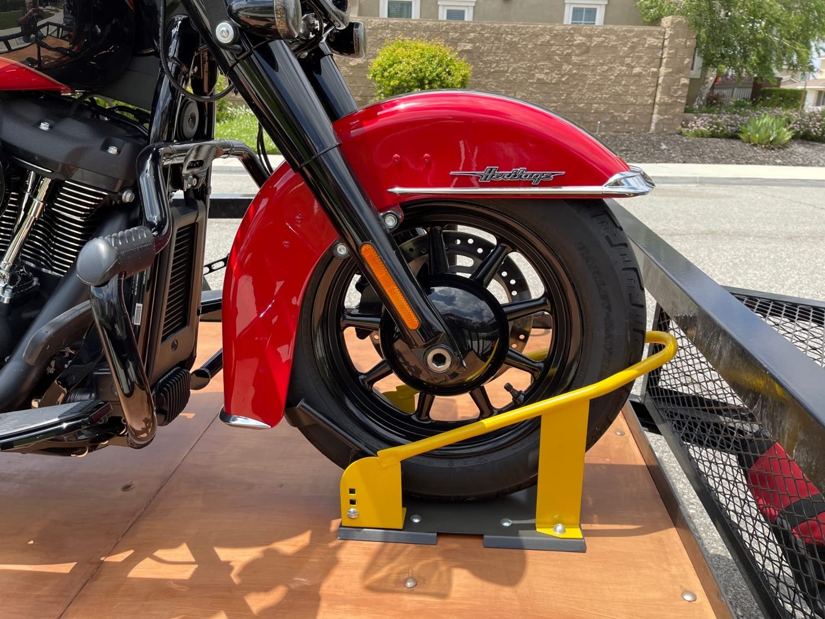 MaxxHaul 80077 Standard Motorcycle Wheel Chock with Pivoting Cradle customer photo 1
