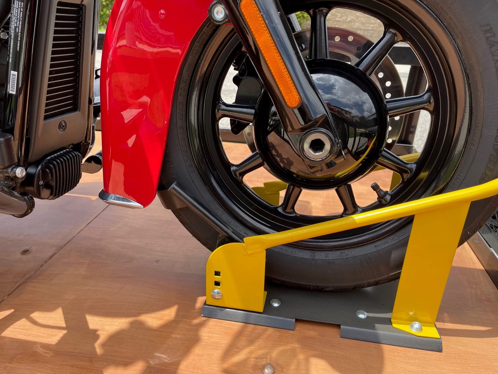 MaxxHaul 80077 Standard Motorcycle Wheel Chock with Pivoting Cradle customer photo 2