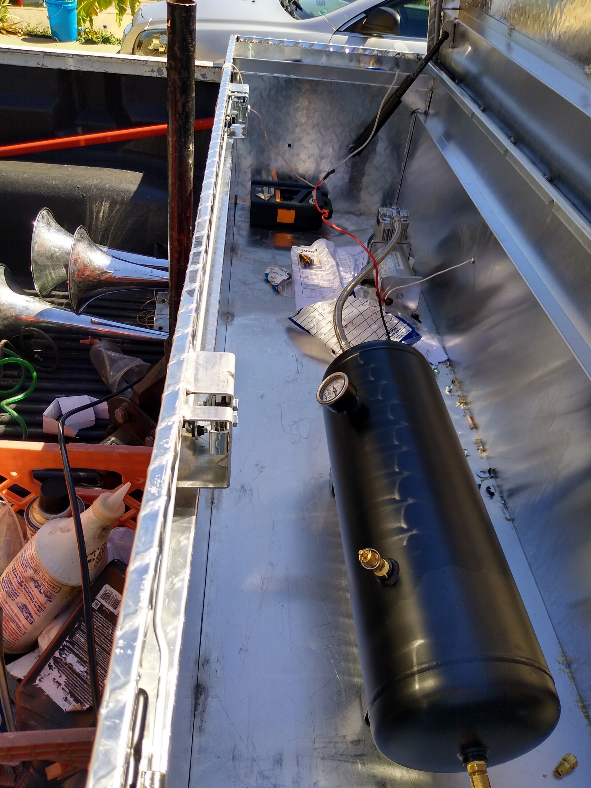 Vixen Horns 2.5 Gallon (9.5 Liter) Train/Air Horn Tank with 200 PSI Compressor Onboard System/Kit 12V VXO8325 customer photo 2