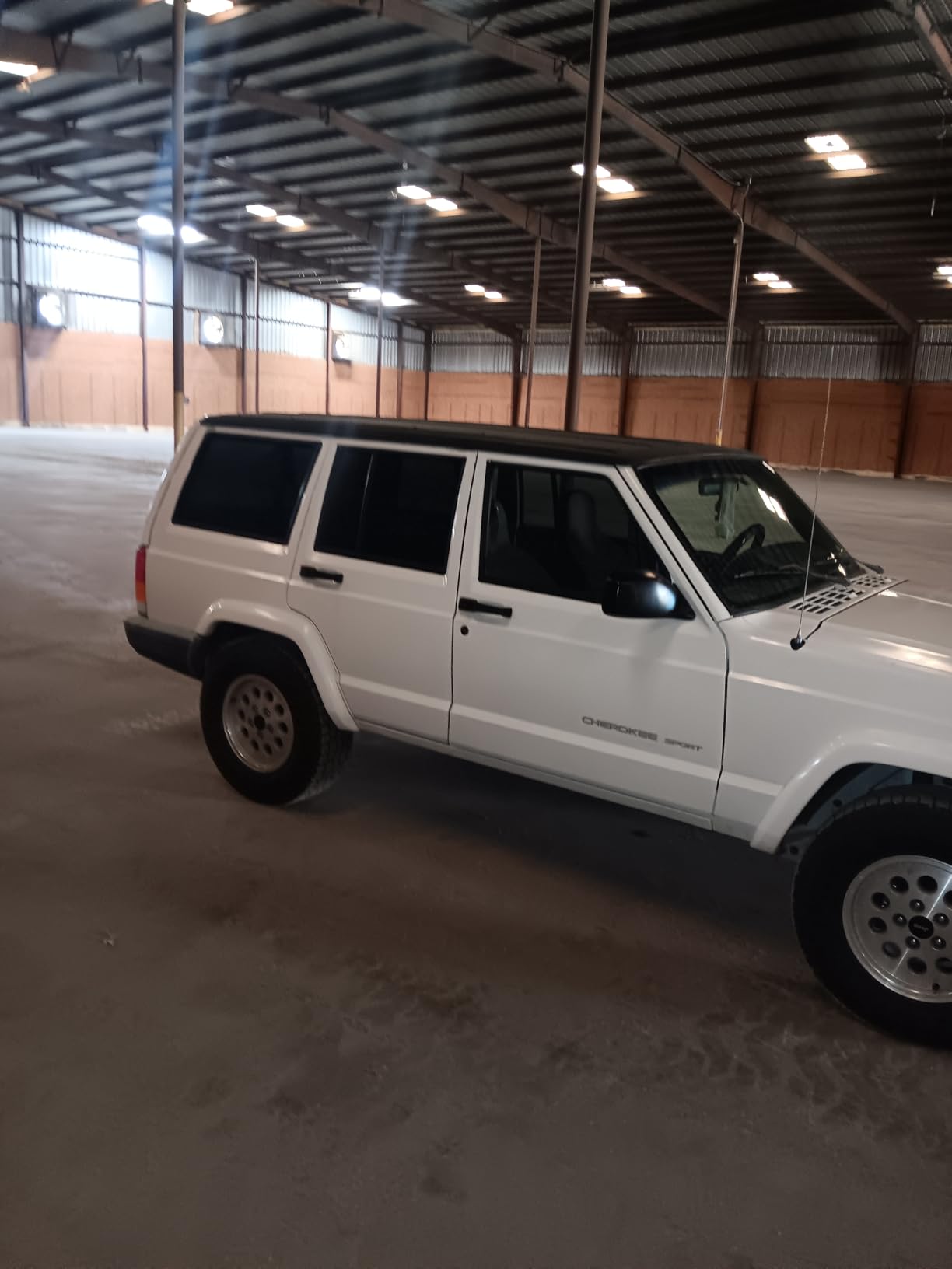 Custom Shop U-Pol Raptor Black Urethane Spray-On Truck Bed Liner Kit w/Free Custom Coat Spray Gun with Regulator, 4 Quarts customer photo 2