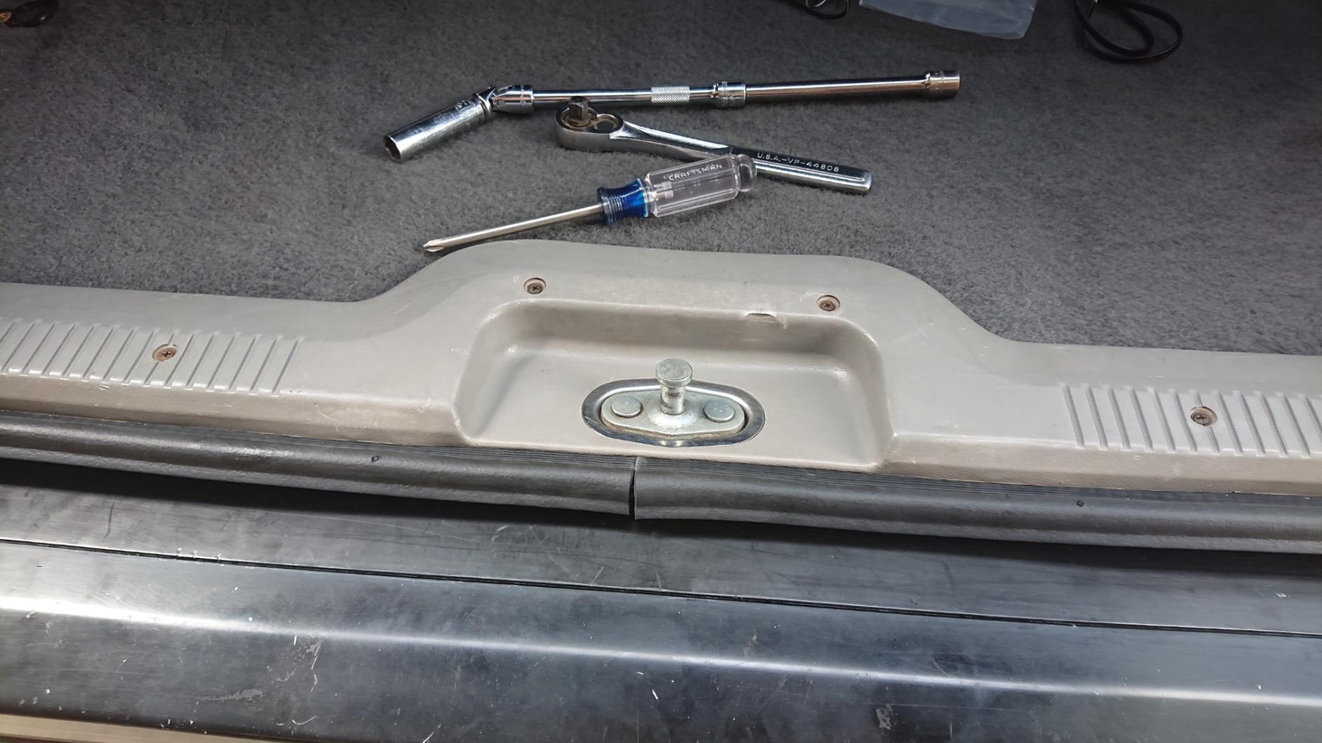 APDTY 140030 Rear Hatch Liftgate Rubber Weatherstrip Seal (Body Mounted Seal; Replaces 55175354AD, 55175354AE, 55015783) customer photo 1