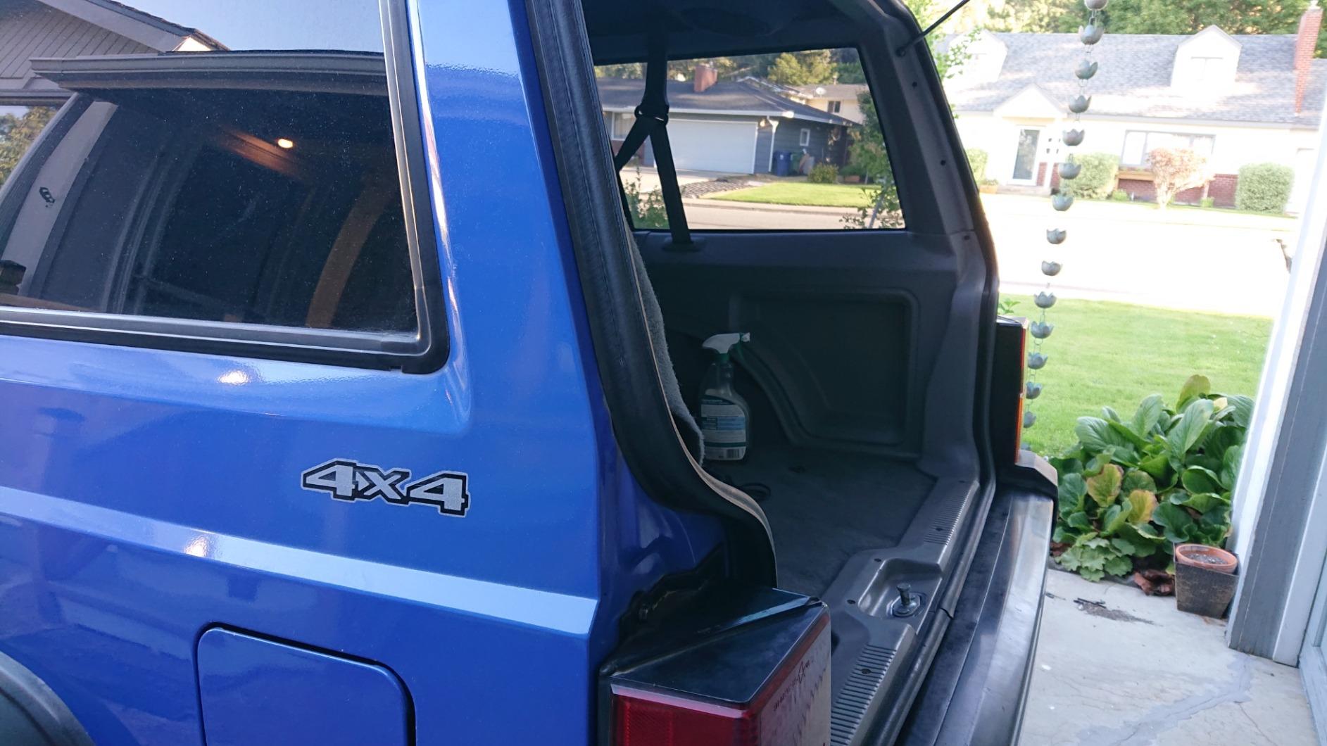 APDTY 140030 Rear Hatch Liftgate Rubber Weatherstrip Seal (Body Mounted Seal; Replaces 55175354AD, 55175354AE, 55015783) customer photo 2