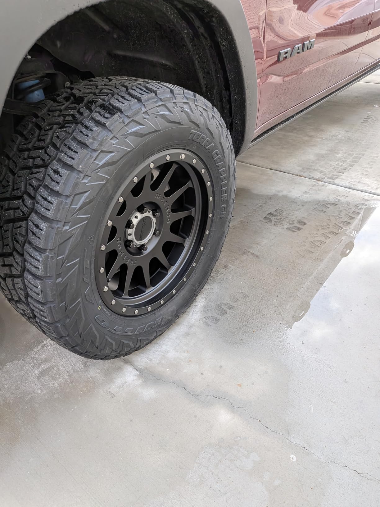 Dynofit 14x1.5 Spline Lug Nuts Compatible with Chevy Silverado 1500 GMC Sierra Ford, Aftermarket Wheel Lug Nuts Set for F150 2015-2024, 24PCS Black Truck Nuts Sets Include 1 Socket Key for Fuel Wheel customer photo 1