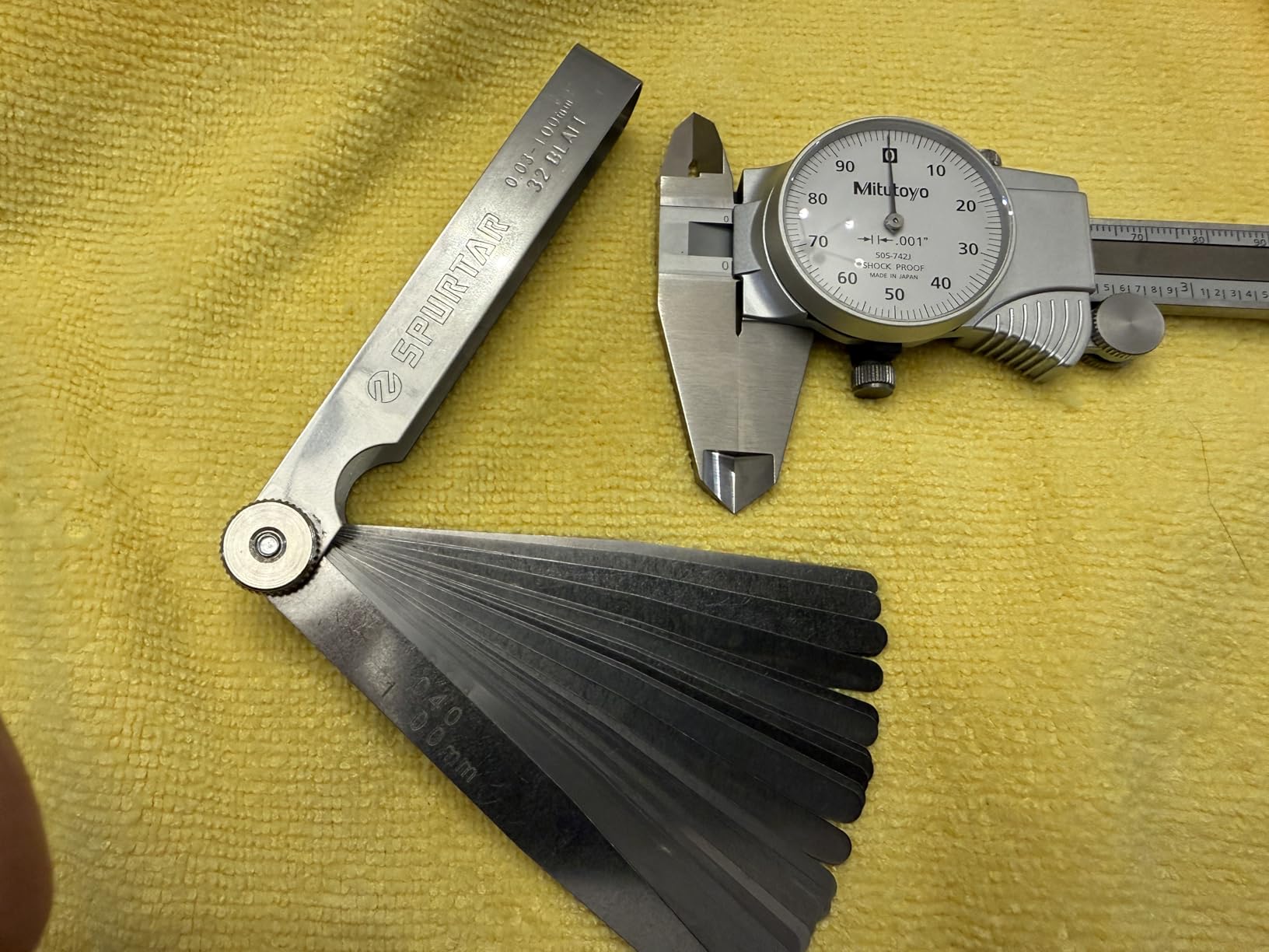 Spurtar Feeler Gauges 0.001-0.04 inch (0.03-1.00mm) 32 Blades Tapered Feeler Gauge Set Stainless Steel Dual Marked SAE and Metric customer photo 2