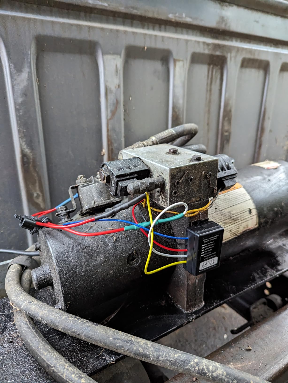 AUTOUTLET 2PCS Wireless Winch Remote Control Kit 100ft Range Winch Wireless Controller for DC 9-30V Winches Up to 20,000lb Capacity customer photo 2