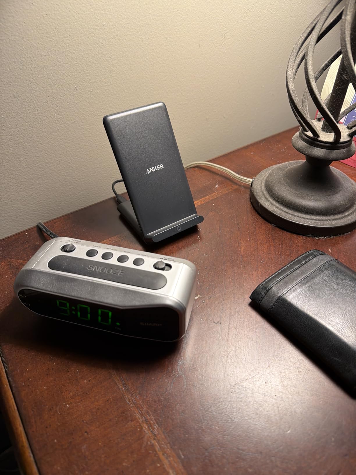 Anker 313 Wireless Charger (Stand), Qi-Certified for iPhone 16/15/14/13, 10W Fast-Charging Galaxy S23 S22 S21 (No AC Adapter) customer photo 1