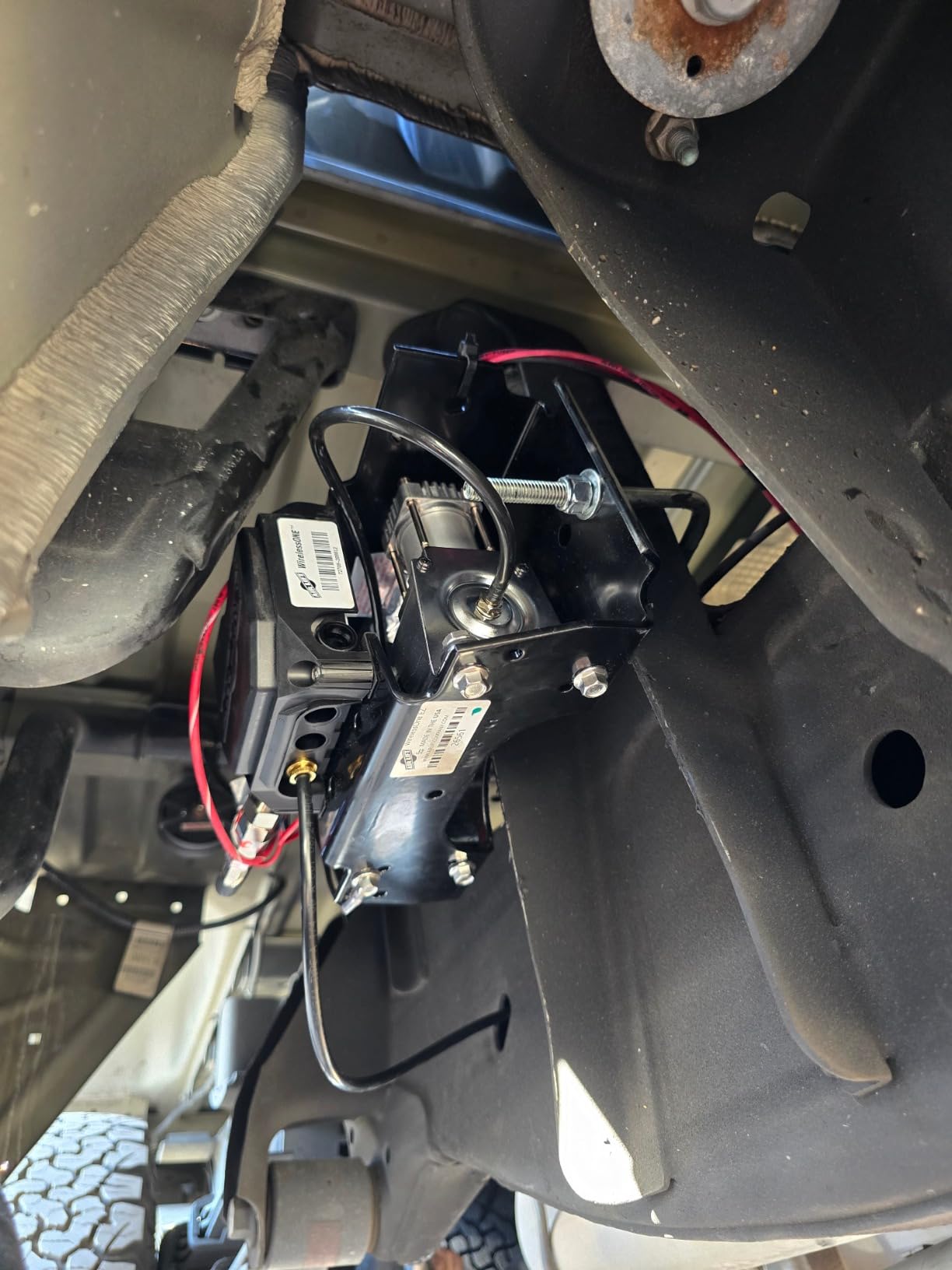 Air Lift WirelessOne 2nd Generation + EZ Mount On-Board Air Compressor with Mobile App - 25980EZ customer photo 1