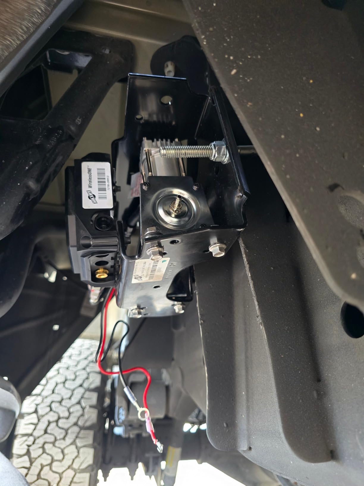 Air Lift WirelessOne 2nd Generation + EZ Mount On-Board Air Compressor with Mobile App - 25980EZ customer photo 2