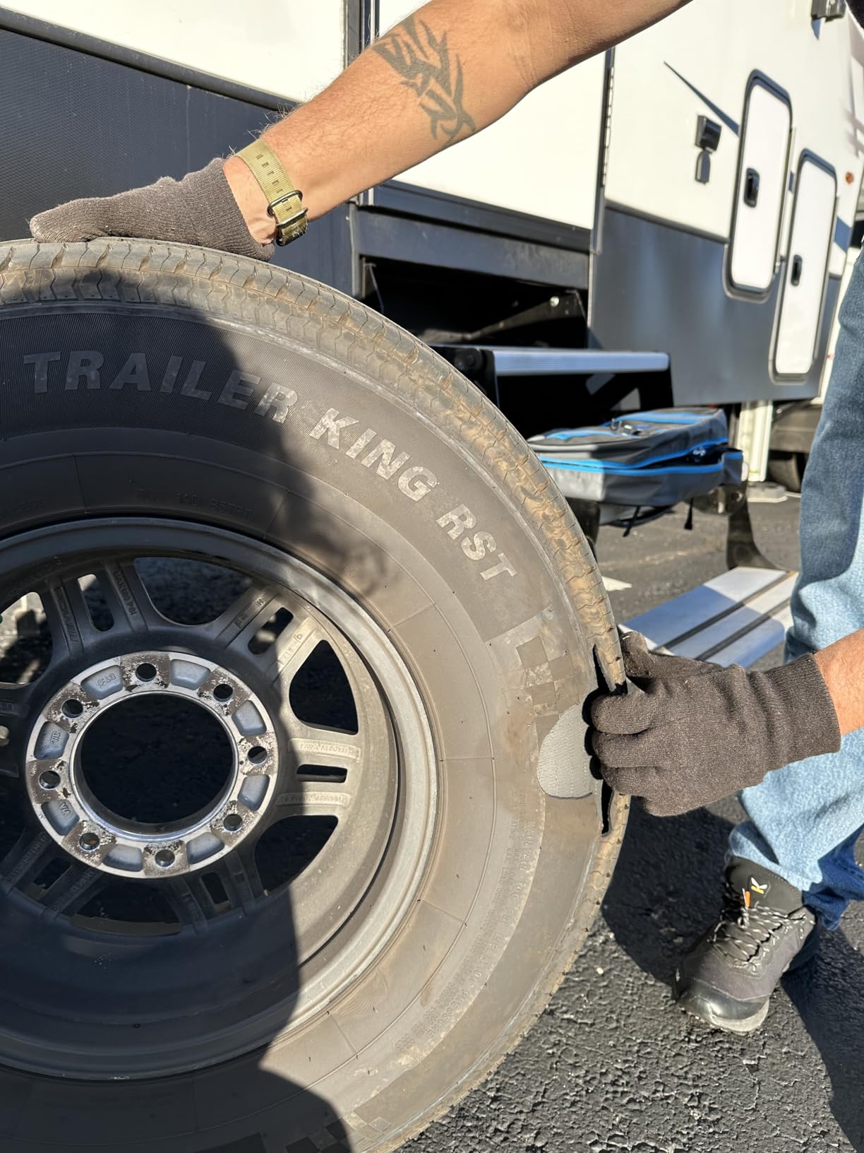 TST 507 Series TPMS - RV Tire Pressure Monitoring System with 4 Cap Sensors & Color Display Monitor for Travel Trailers, Campers and Motorhomes customer photo 2