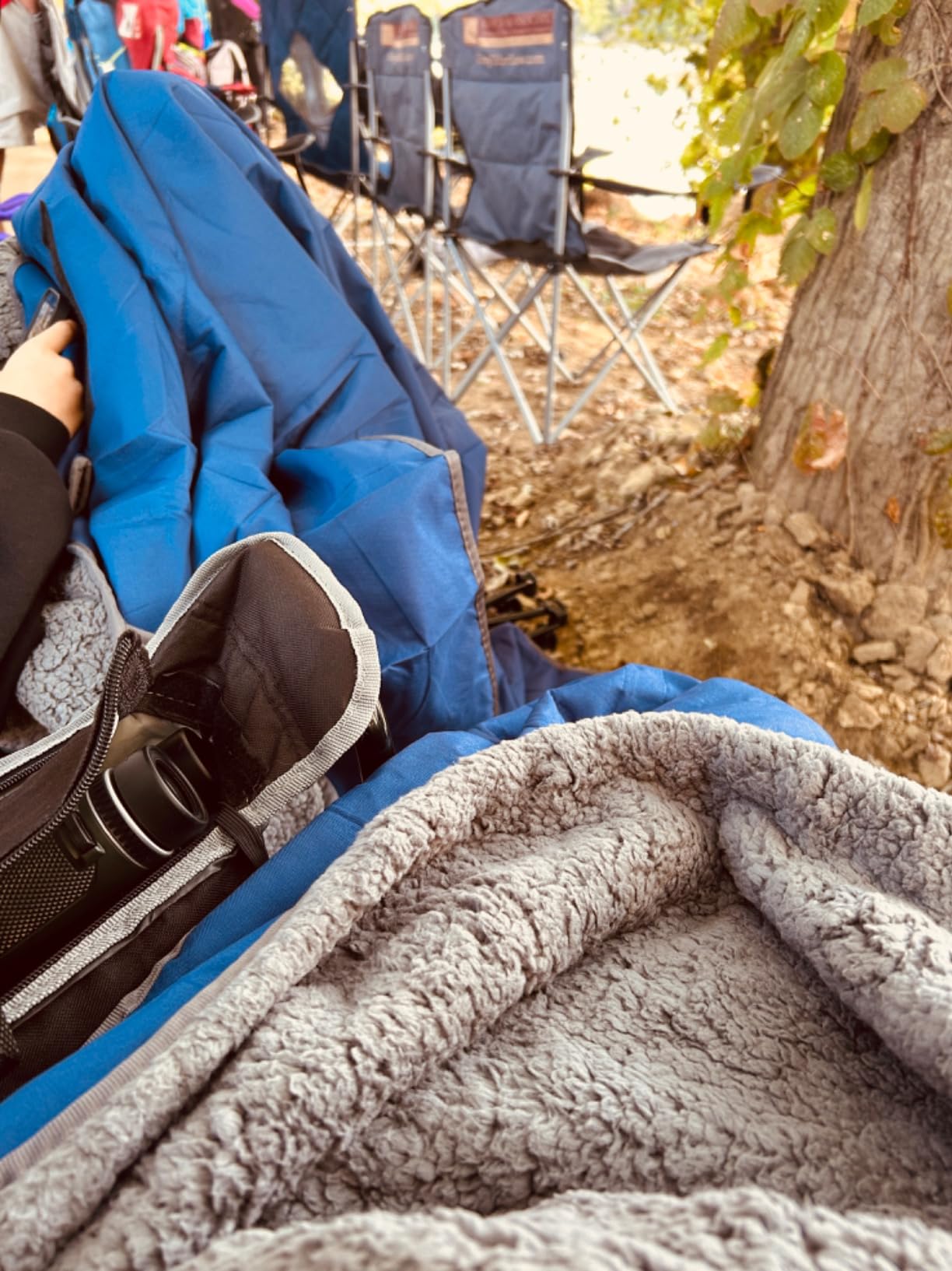 Tirrinia Large Waterproof Outdoor Blanket, Soft Warm Windproof Stadium Blanket with Sherpa Fleece and Foldable for Outdoor Sport, Baseball, Football, Beach, Concerts, Car customer photo 1