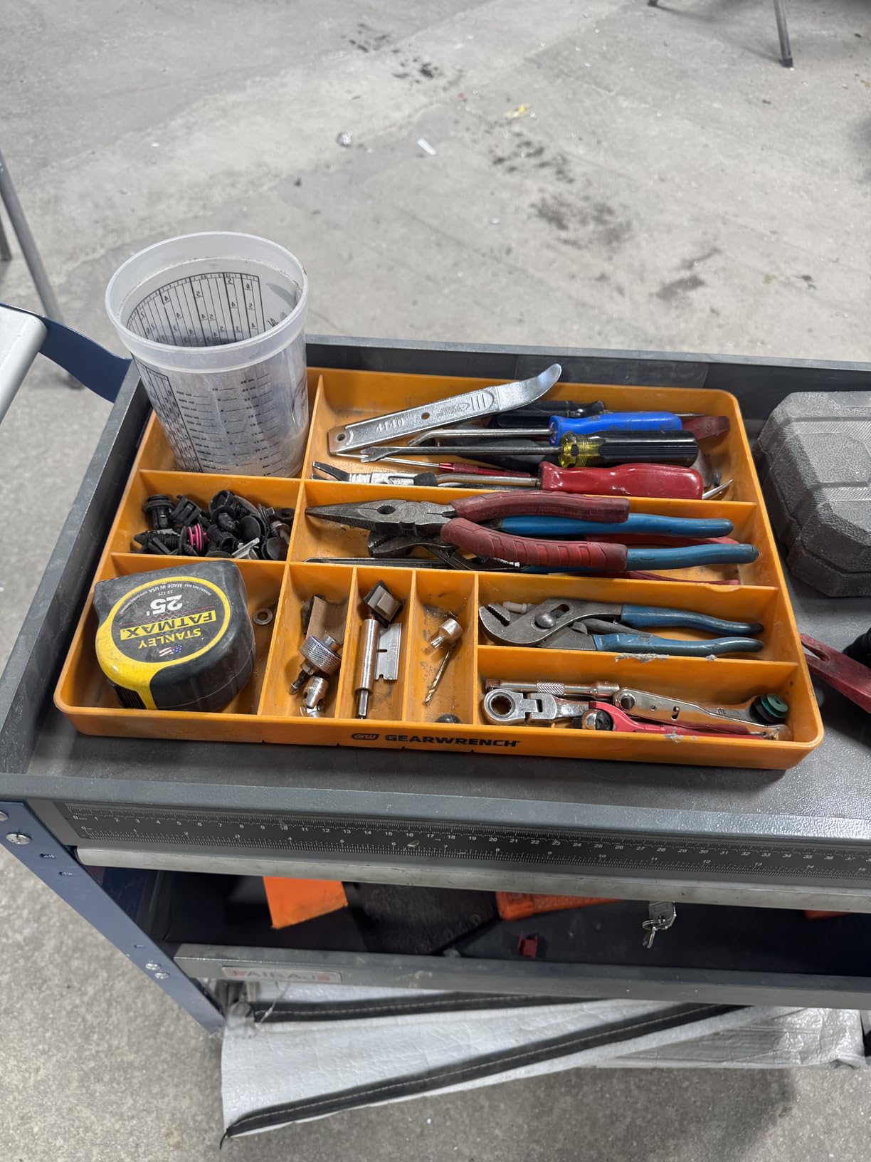GEARWRENCH Universal Tool and Parts Tray - 83117 customer photo 1