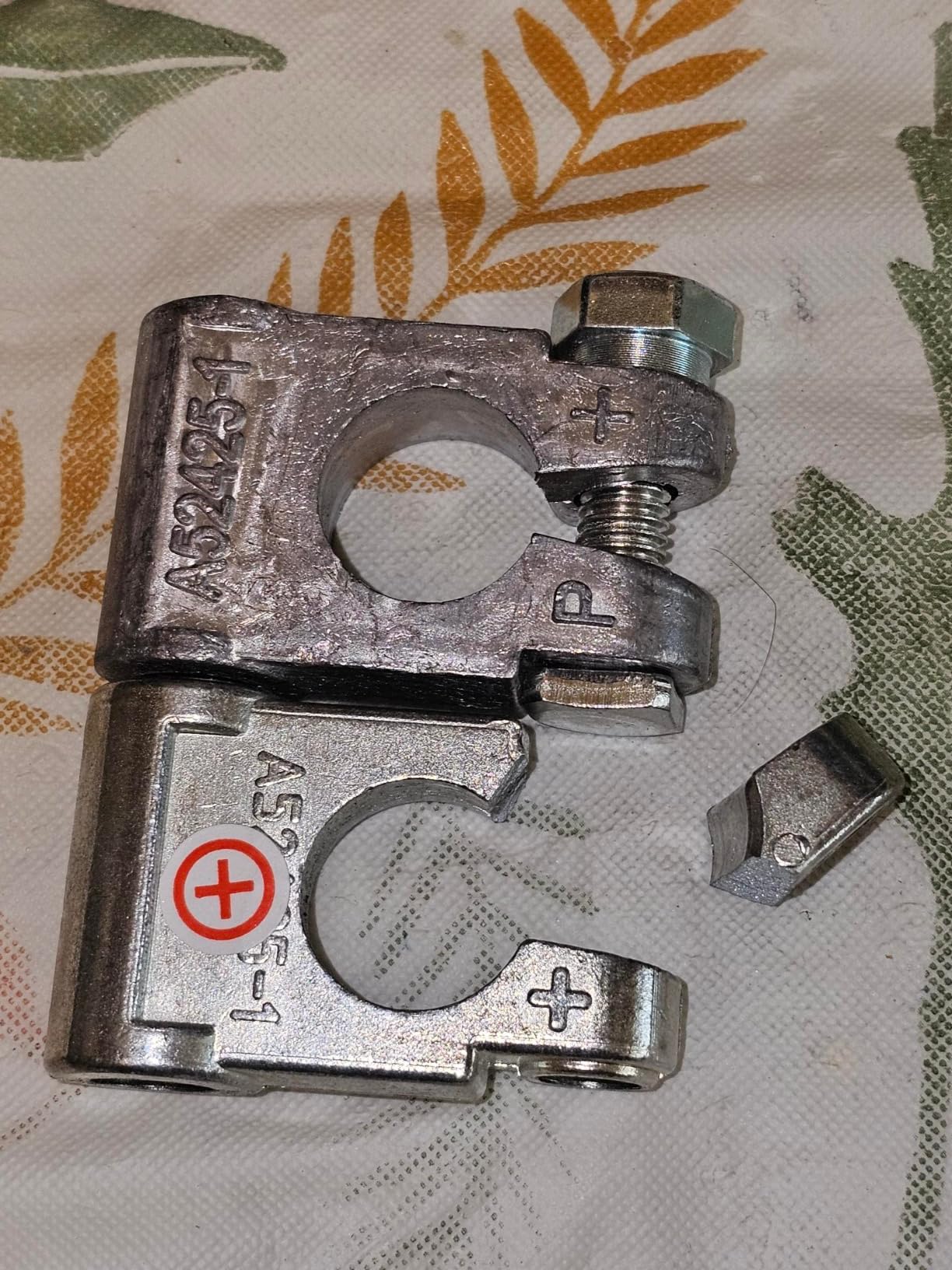 Ampper Military Spec Battery Terminal End, Top Post Battery Terminal Set for Marine Car Boat RV and Vehicles (1 Pair) customer photo 2