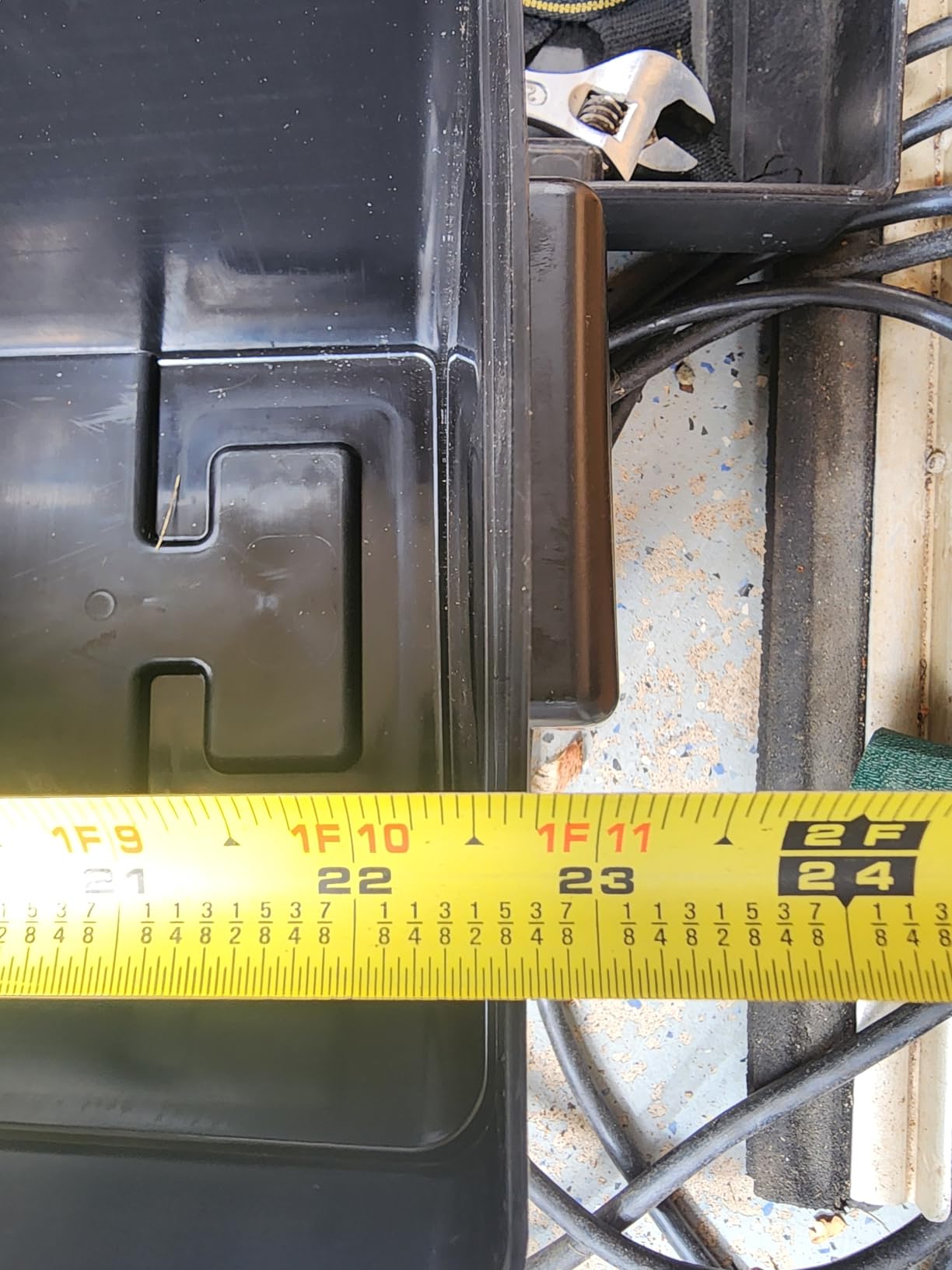 Camco Double Battery Box - Safely Stores RV, Automotive, and Marine Batteries - Features a Heavy-Duty Corrosion-Resilient Polymer Construction and Measures Inside 21-1/2