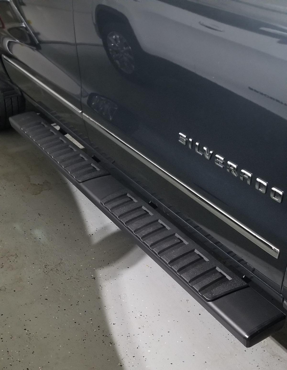 YITAMOTOR Running Boards 6 inches OE Style Aluminum Side Steps, Nerf Bars, Compatible with 2007-2018 Chevy Silverado/GMC Sierra 1500 & 2007-2019 2500HD/3500HD Crew Cab (Gas Engine ONLY), Black customer photo 1