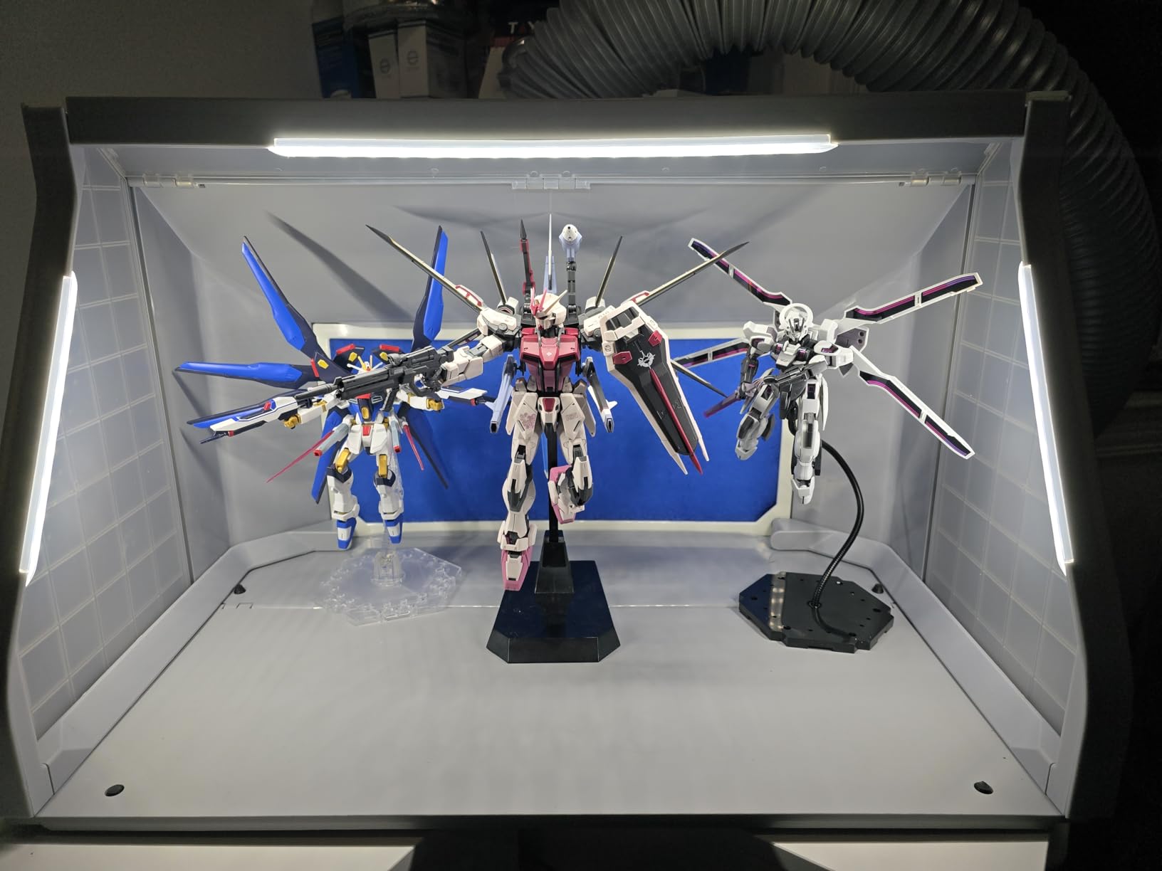 Professional Airbrush Spray Booth with 3 LED Light Turn Table Large Capacity Portable Paint Spray Booth for Cake Hobby Model Airplane Crafts Painting customer photo 2