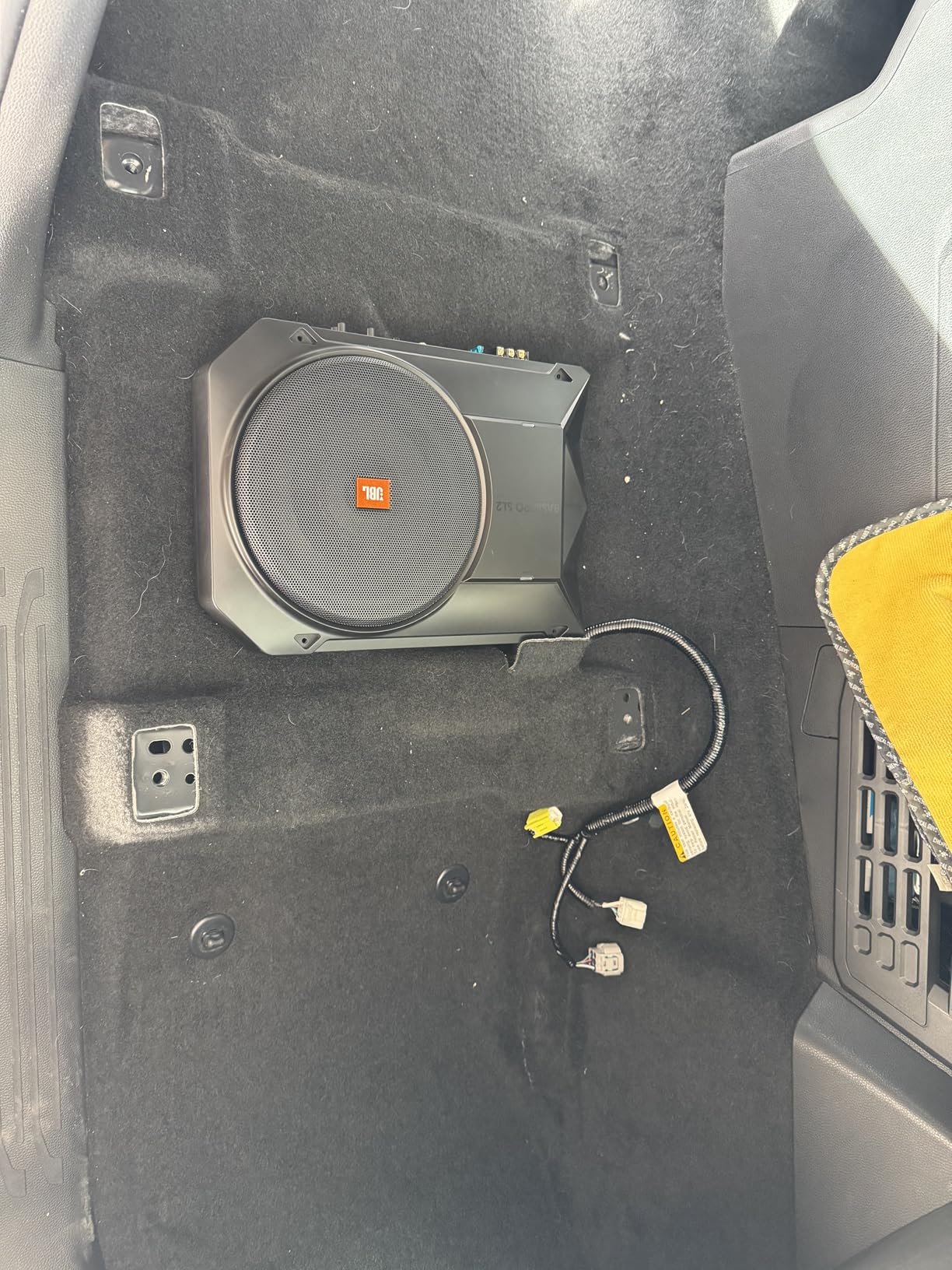 JBL Bass Pro SL2 8'' Underseat Subwoofer Boombox customer photo 1