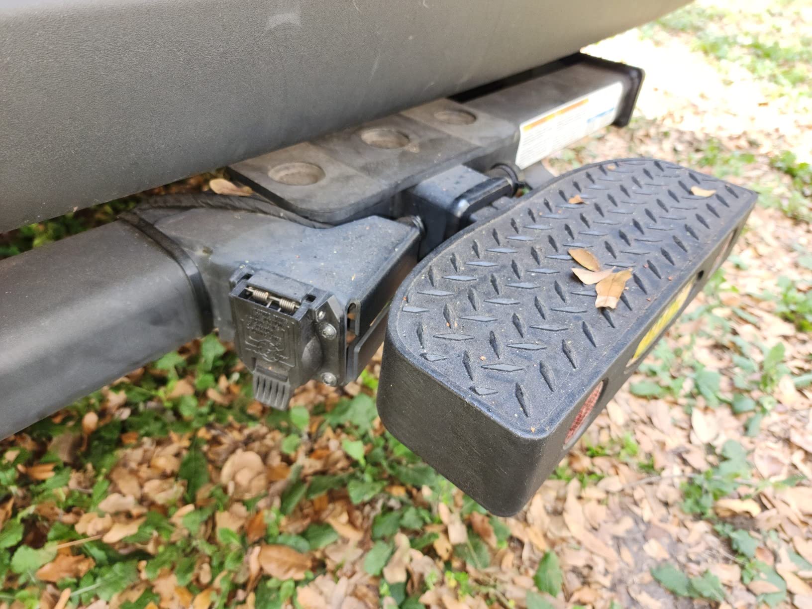 MaxxHaul 50234 Hitch Mount Bump Step For 2 inch Hitch Receiver With Anti Slip Platform For RV SUV Truck Flatbed Camper With Safety Reflectors customer photo 2