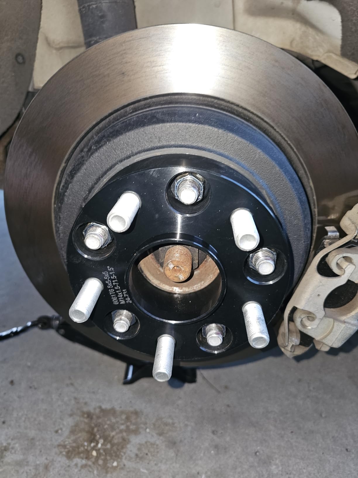 FLYCLE 1.5 inch 5x5 Hubcentric Wheel Spacers for 2018-2025 Wrangler JL/JLU, 2019-2025 Gladiator JT, 5x127mm Forged Wheel Spacer with 14x1.5 Studs & 71.5mm for 2011-2025 Grand Cherokee WK2 Durango customer photo 2