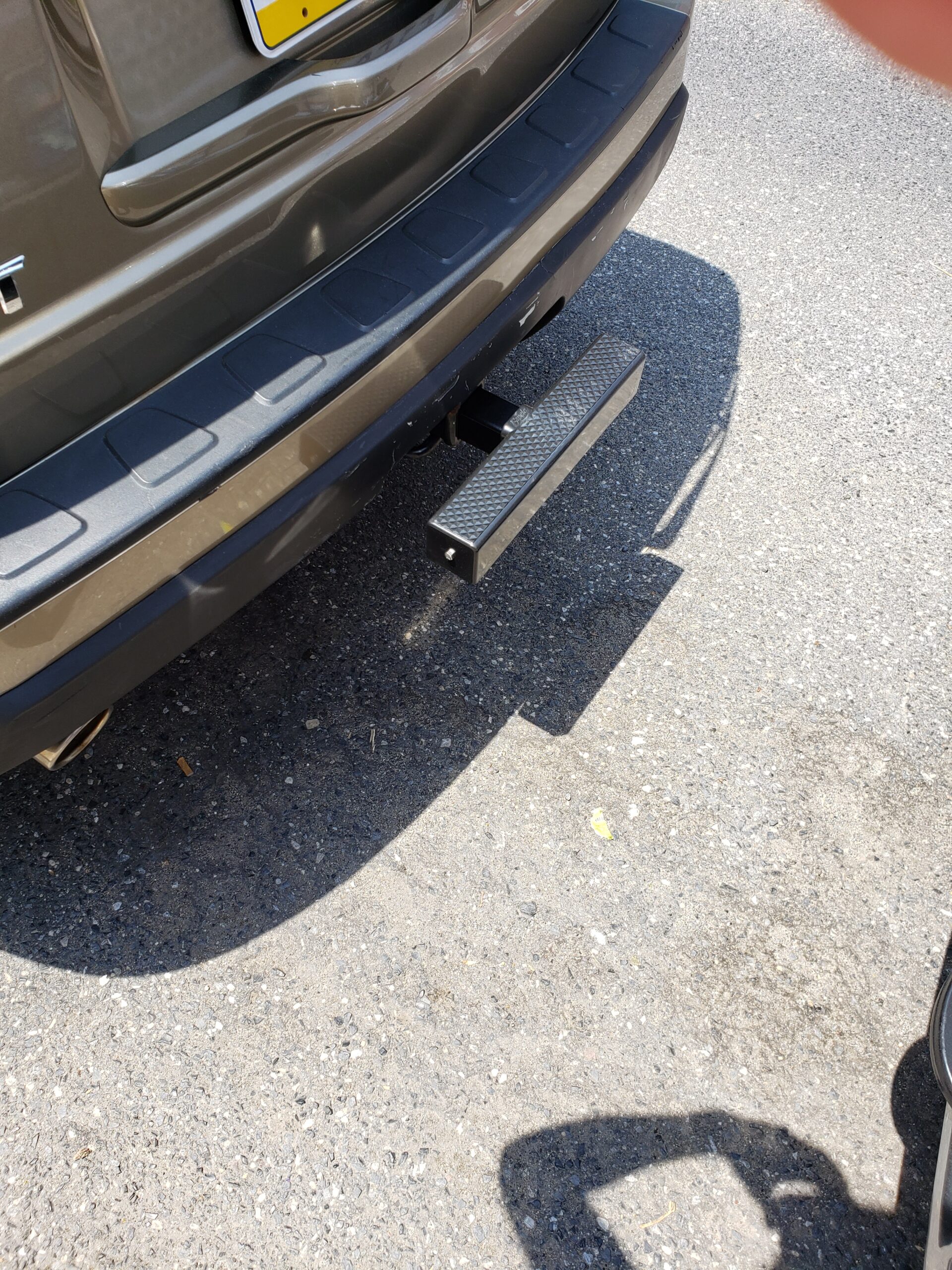 Eapele Hitch Step for 2 Inch Receiver, Universal Anti Slip Bumper Guard, 600lbs Maximum Load, for Trailer Tow Truck Pickup SUV Pickup Van RV customer photo 2