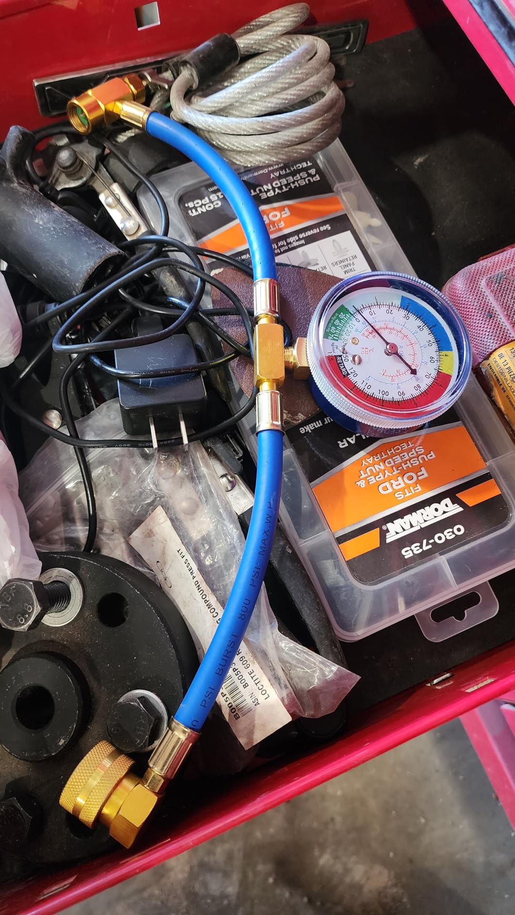 AC Charge Hose with Gauge, R134A Car AC Refrigerant Recharge Hose Kit, Come with R134A Piercing Can Tap 1/2