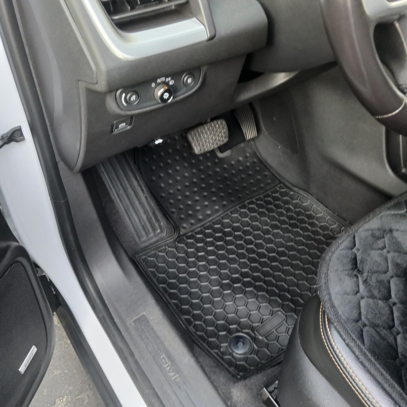 Car Floor Mats Custom Fit for 2018-2024 Chevrolet Chevy Equinox Odorless Washable Rubber All Weather customer photo 1
