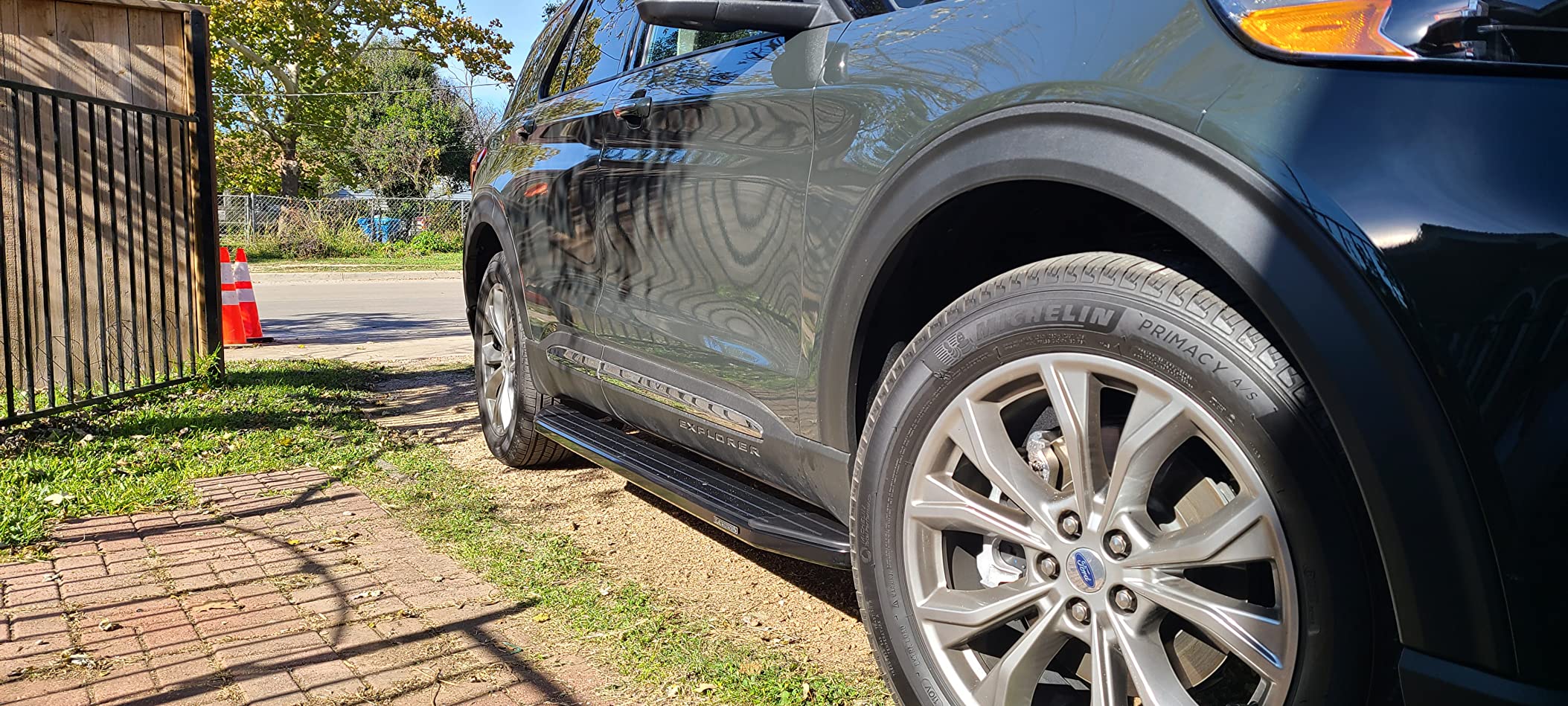 Black Horse Off Road Peerless Running Boards Black Compatible with 2020-2023 Ford Explorer / 2020-2022 Lincoln Aviator customer photo 2