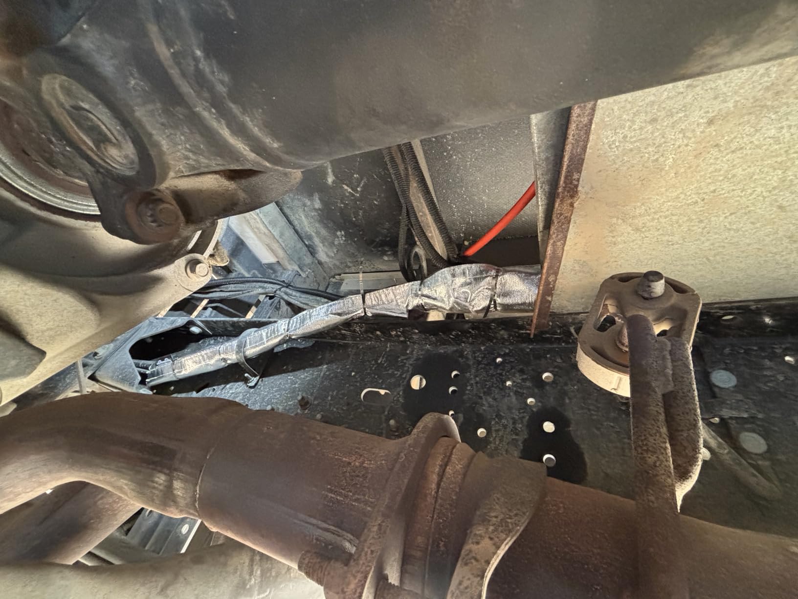 Heat Shroud Sleeve Aluminized Sleeving Express Aluminized Hose and Silver Hose Wire Protection Barrier with Hook and Loop Closure, 3/4