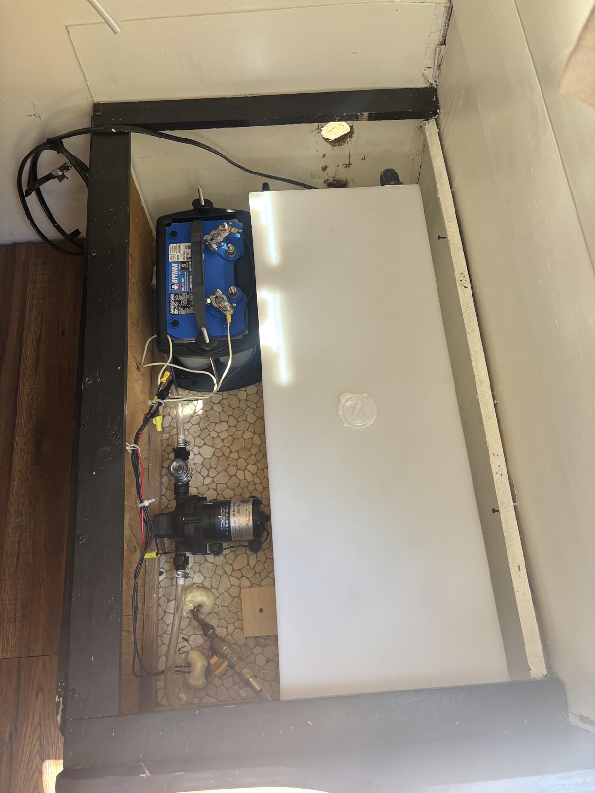 classAcustoms | 20 Gallon RV Concession Fresh Water Tank with Plumbing Kit & 12 Volt Water Pump | T-2000-BPK-PUMP customer photo 2